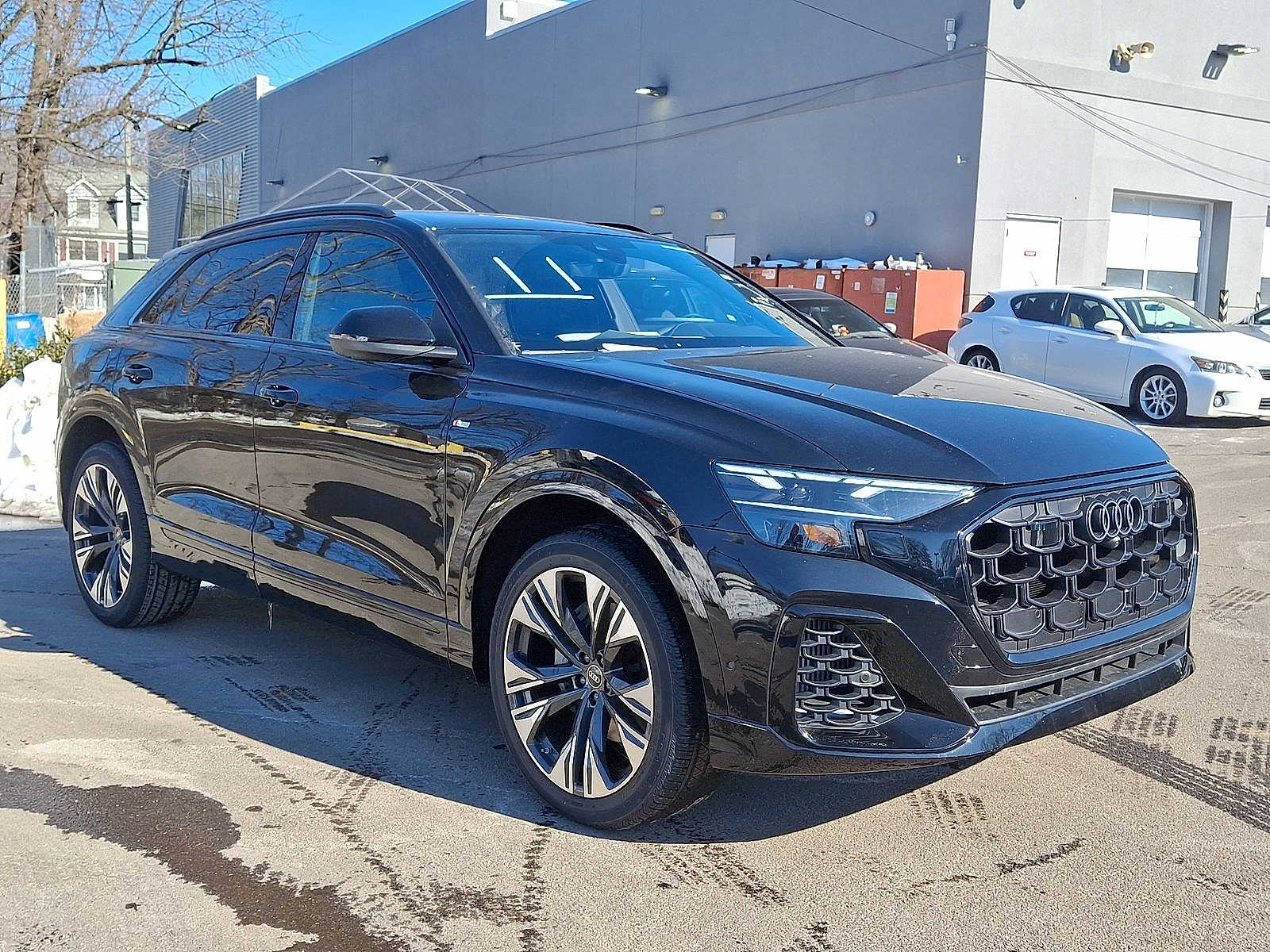 Thumbnail: 2026 Audi Q8 - 10