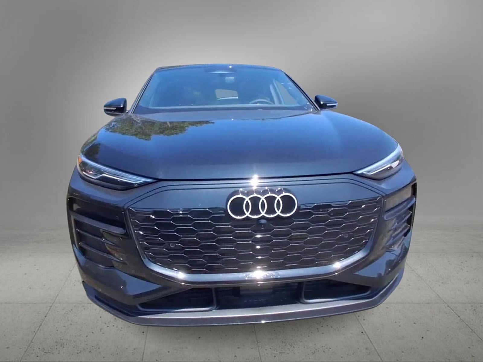 Thumbnail: 2025 Audi Q6 e-tron - 3
