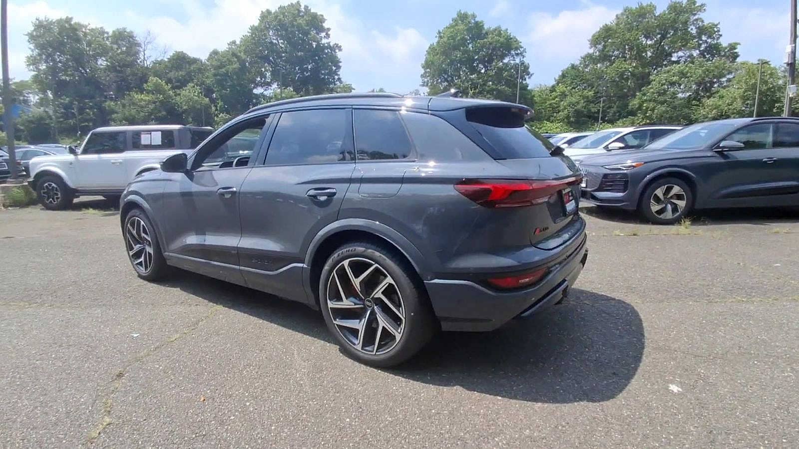 Thumbnail: 2025 Audi SQ6 e-tron - 6
