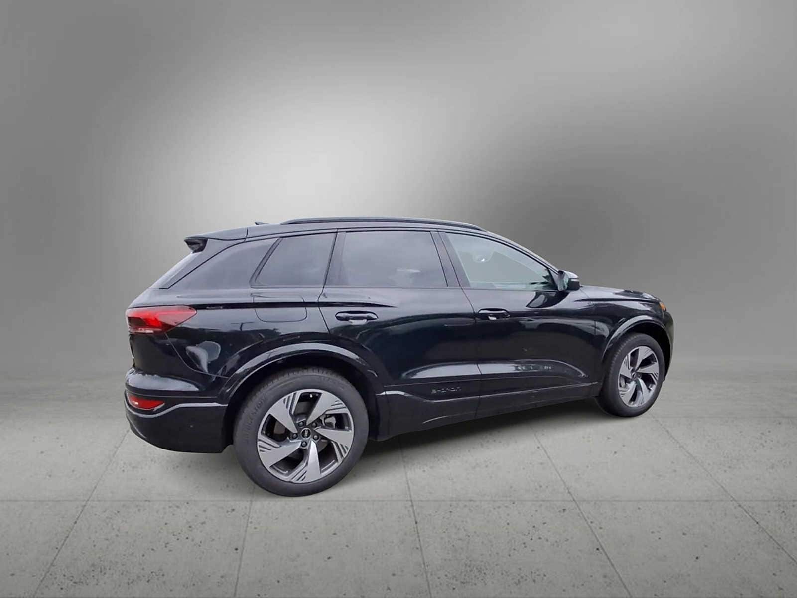 Thumbnail: 2025 Audi Q6 e-tron - 8