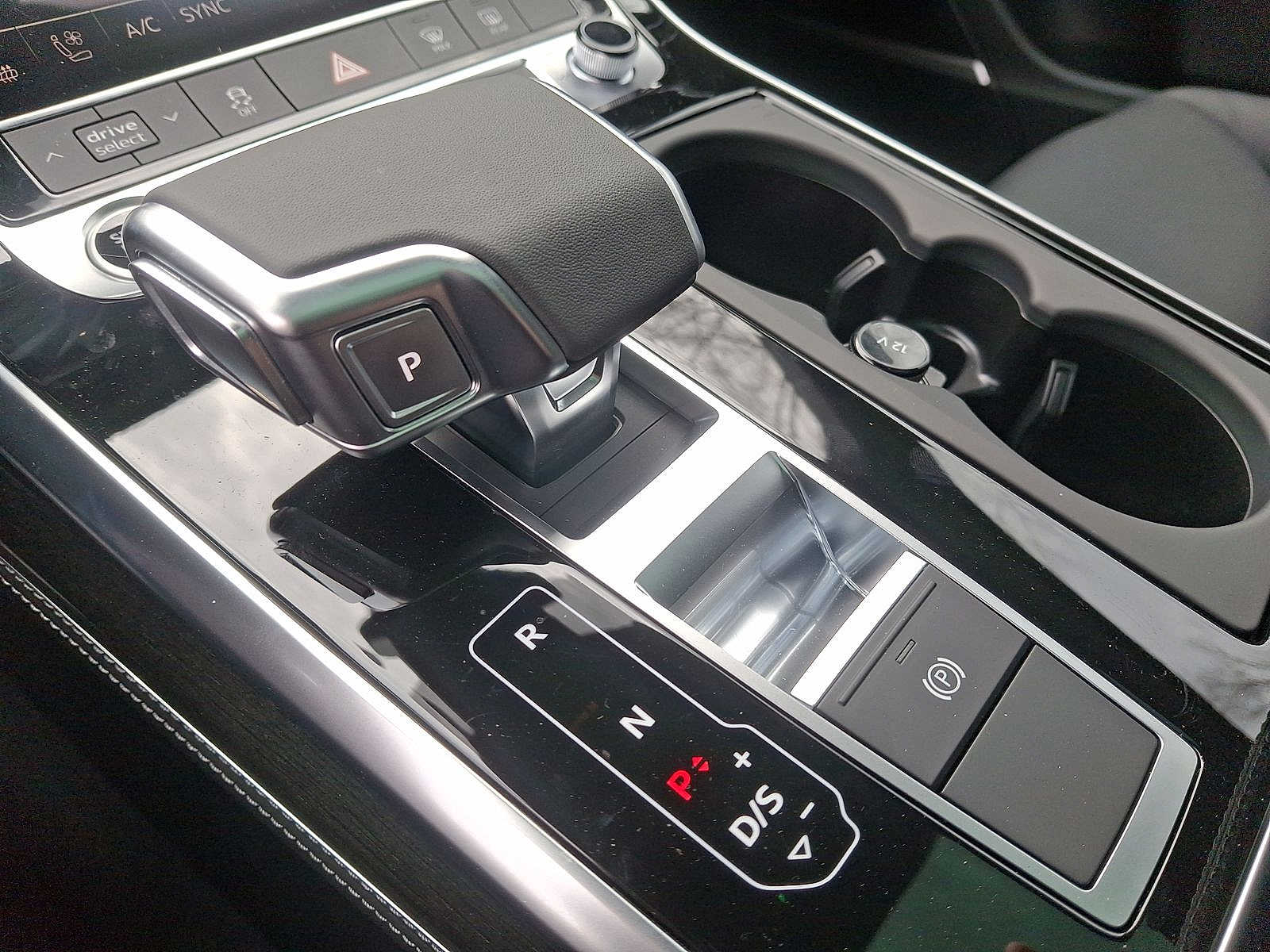 Thumbnail: 2025 Audi Q8 - 14