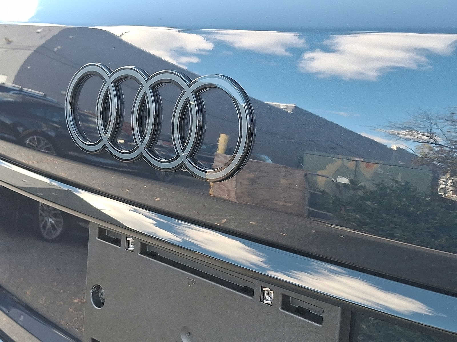 Thumbnail: 2025 Audi Q7 - 24