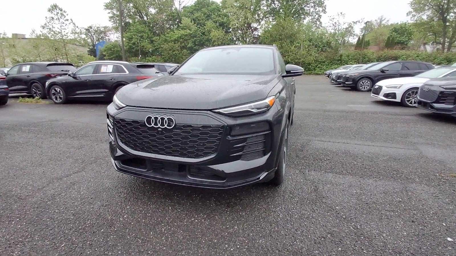 Thumbnail: 2025 Audi Q6 e-tron - 3