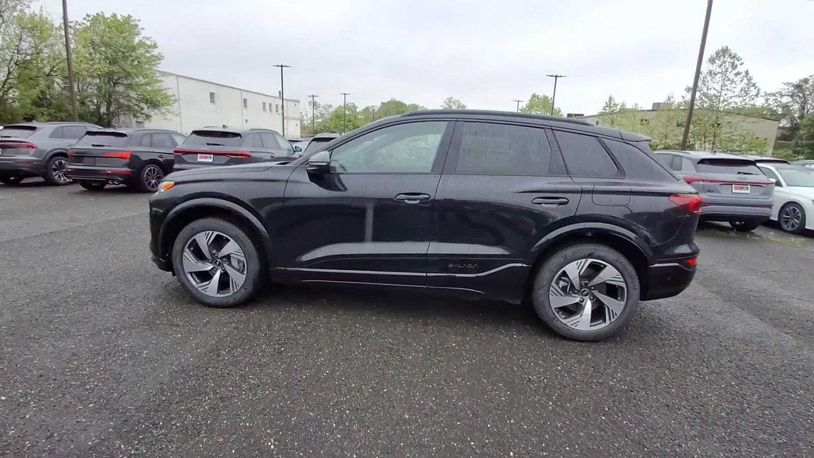 Thumbnail: 2025 Audi Q6 e-tron - 5