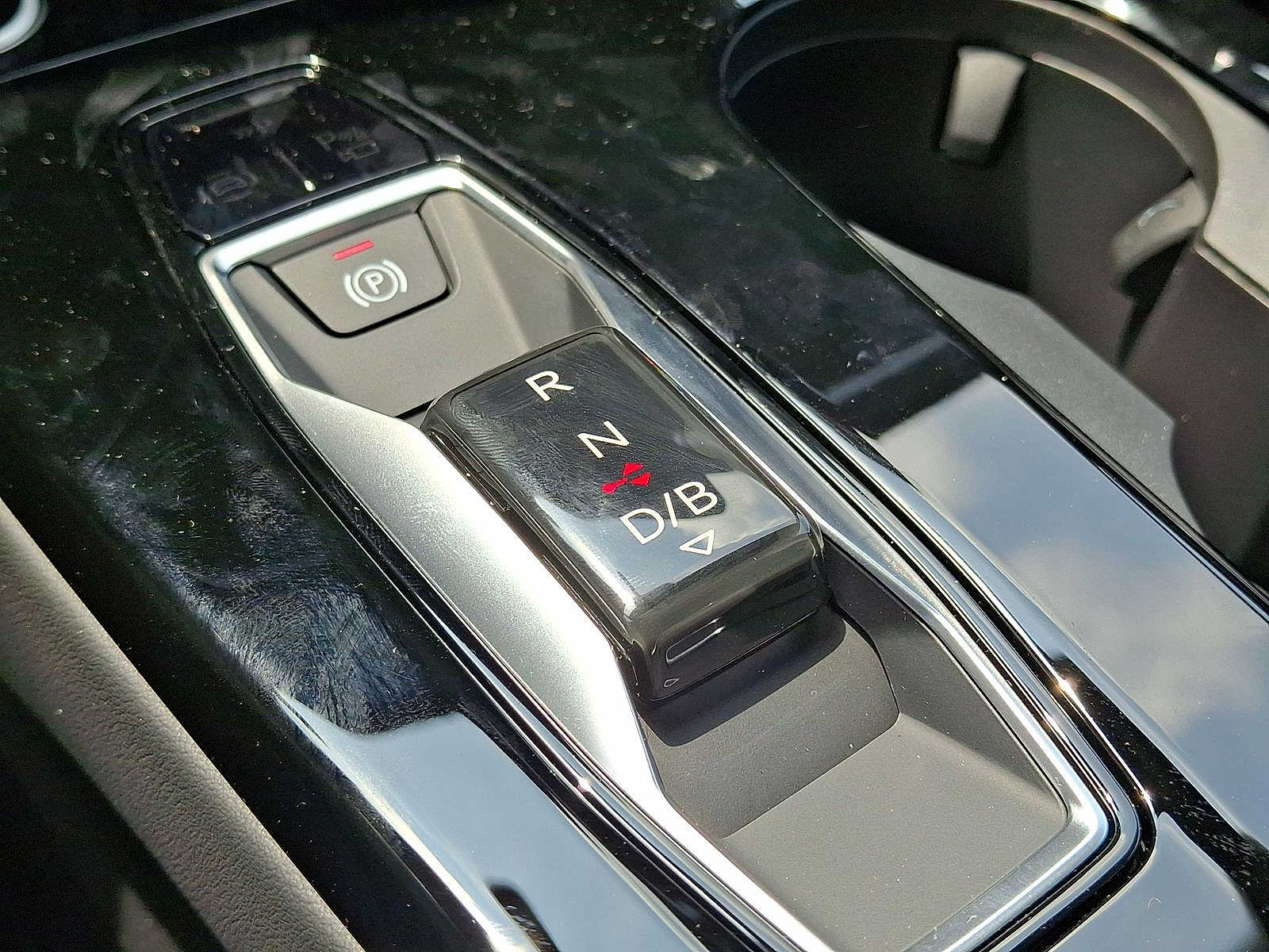 Thumbnail: 2025 Audi Q6 e-tron - 15