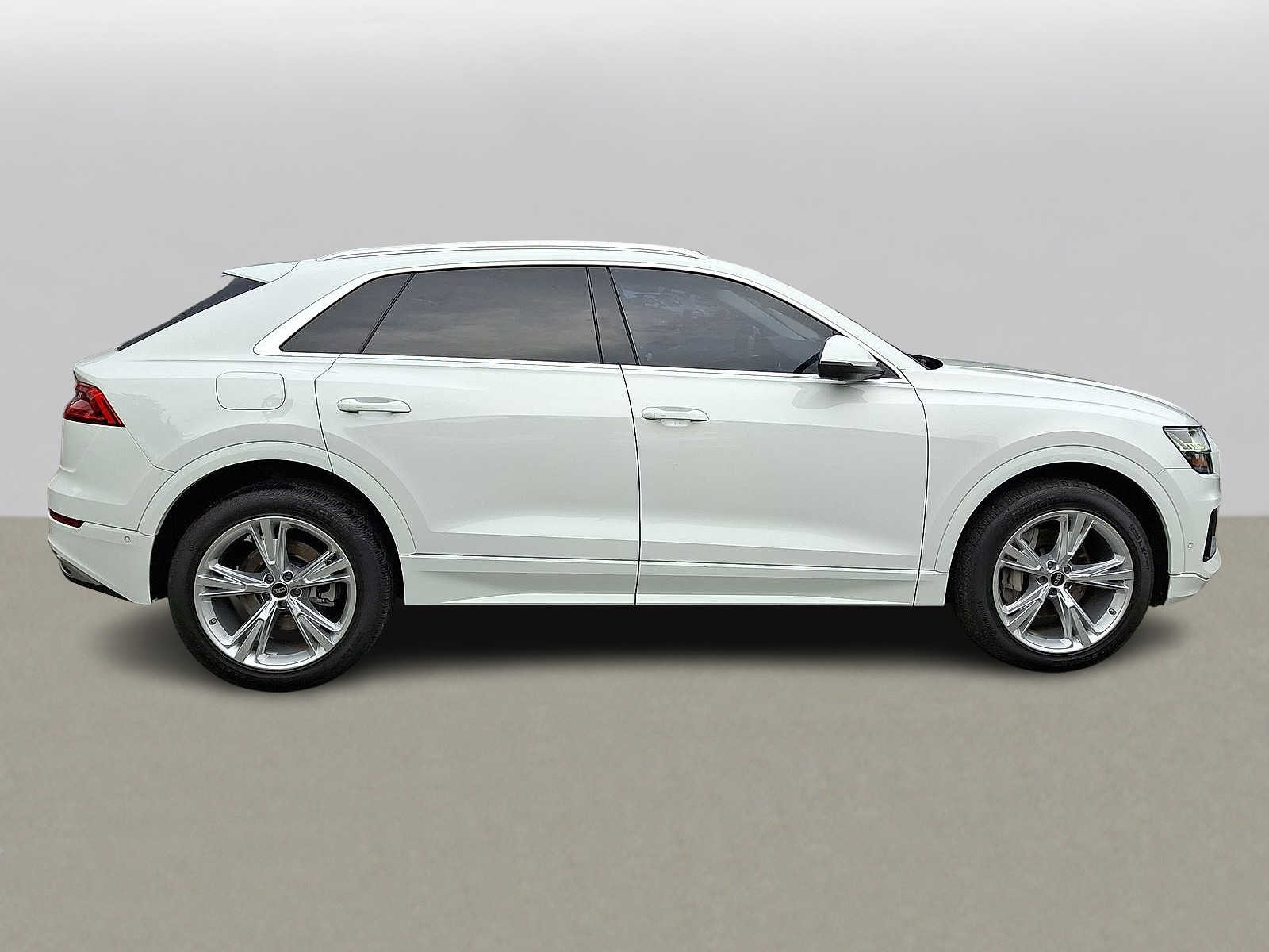 Thumbnail: 2023 Audi Q8 - 31