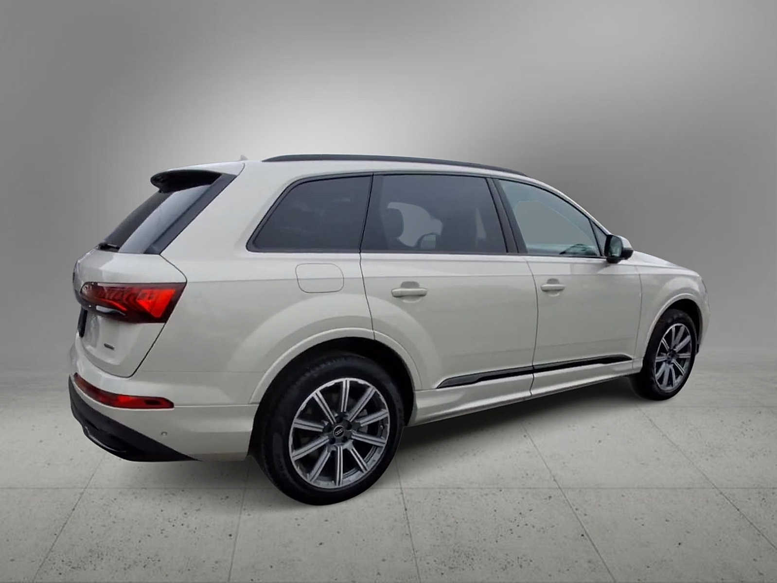 Thumbnail: 2023 Audi Q7 - 8