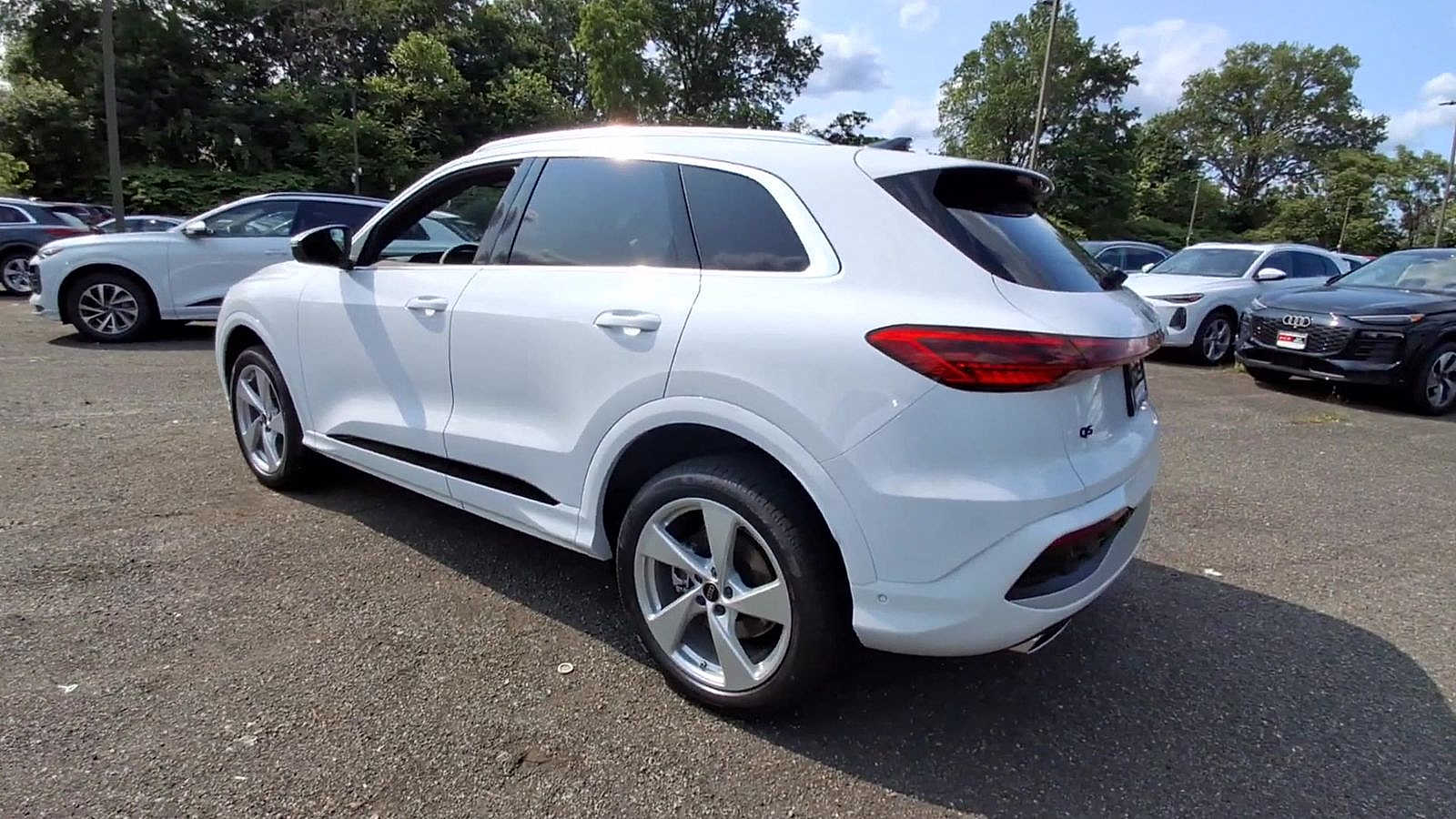 Thumbnail: 2025 Audi Q5 - 6