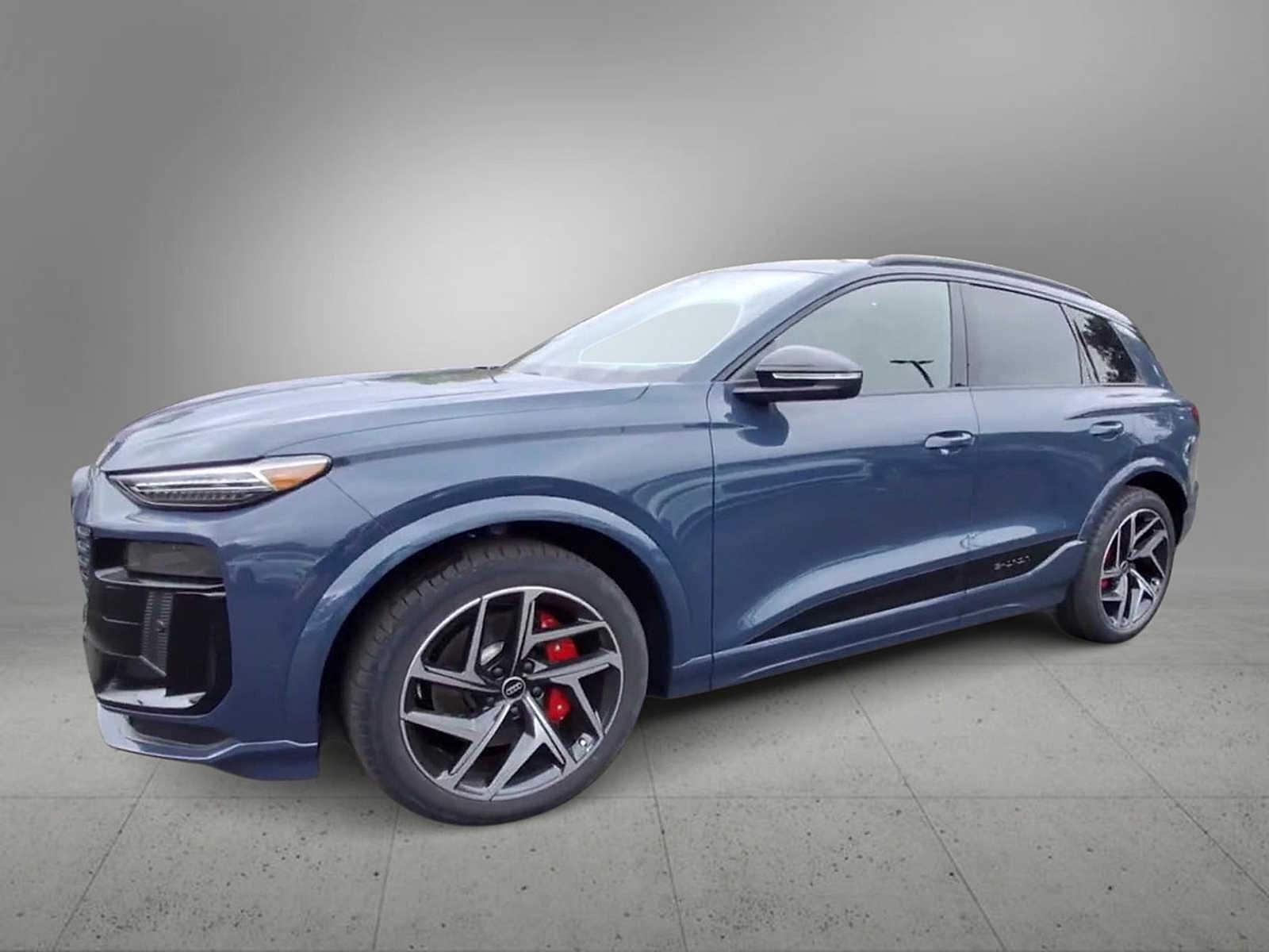 Thumbnail: 2025 Audi SQ6 e-tron - 4