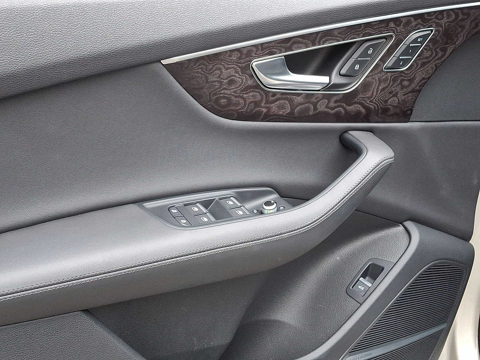 Thumbnail: 2023 Audi Q7 - 10