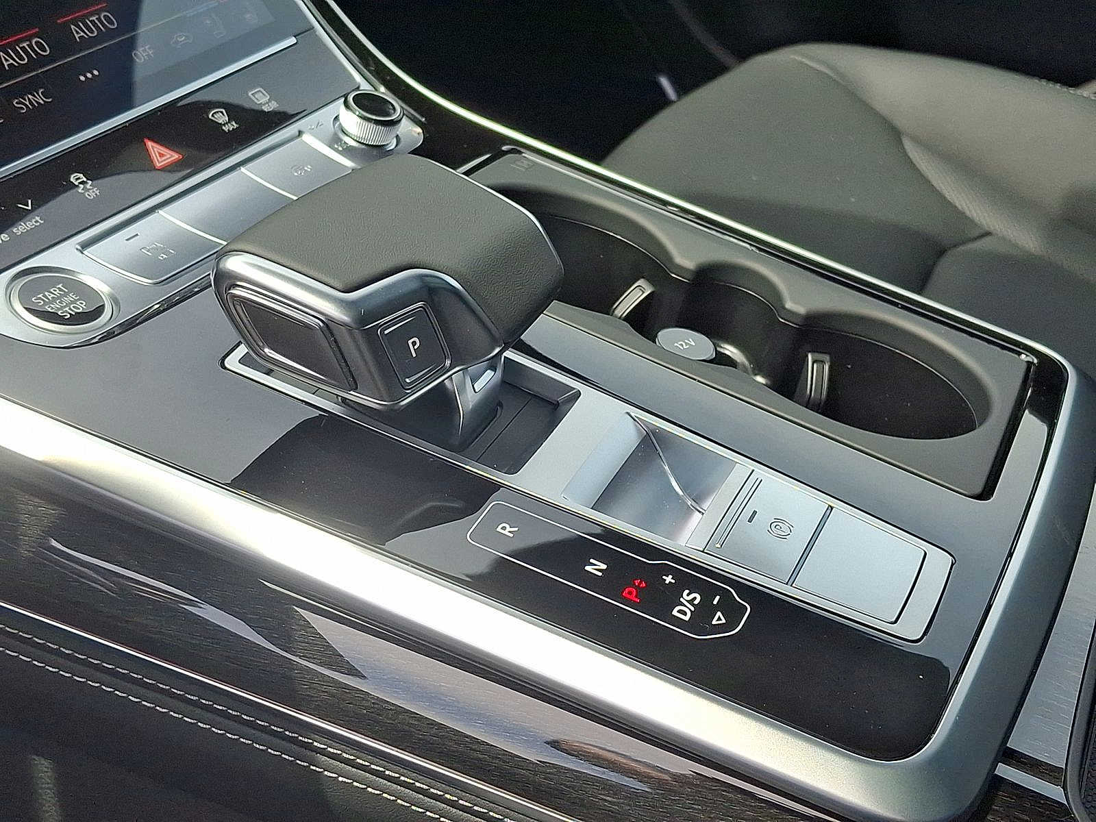 Thumbnail: 2026 Audi Q8 - 13
