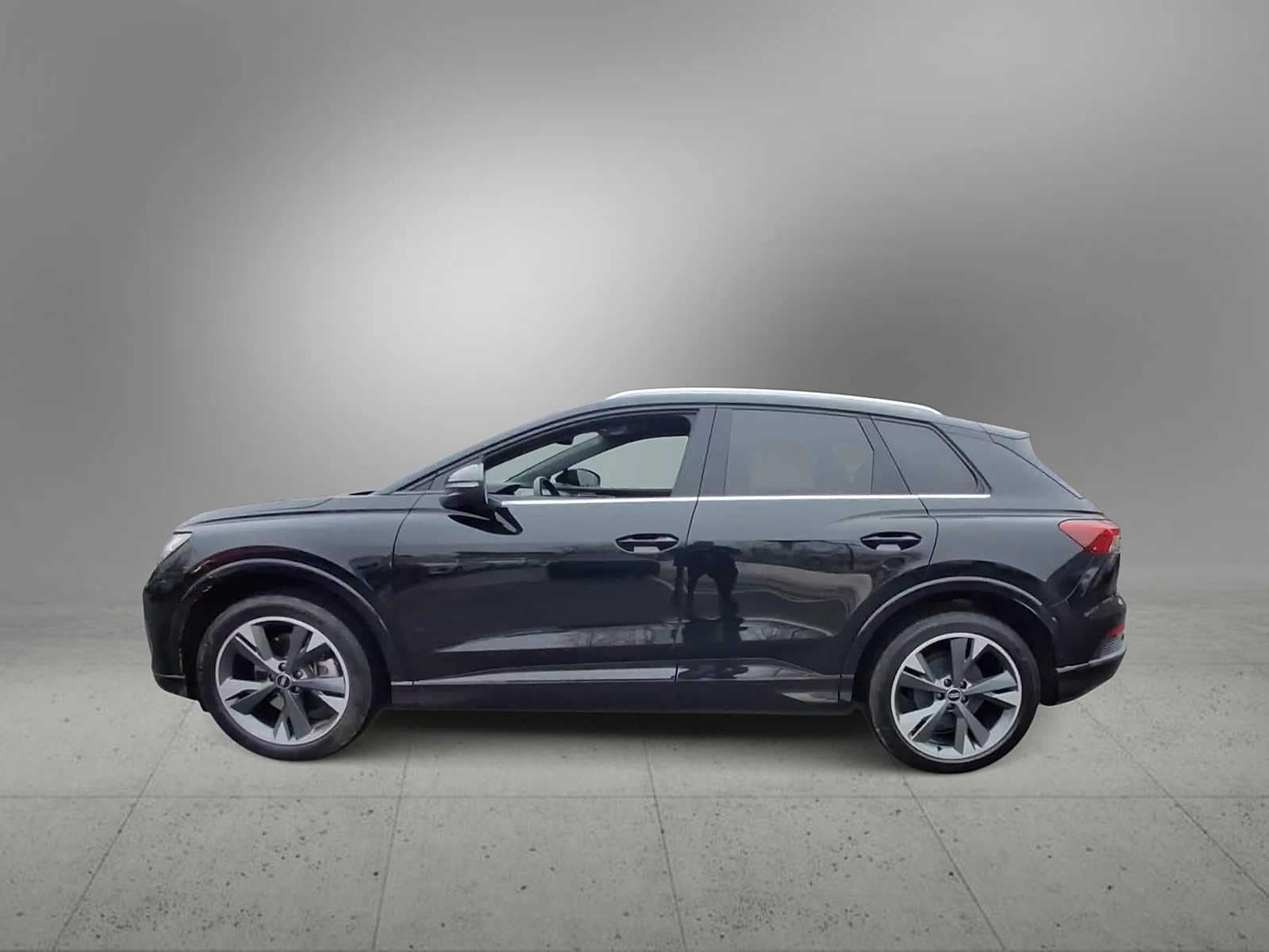 Thumbnail: 2022 Audi Q4 e-tron - 5