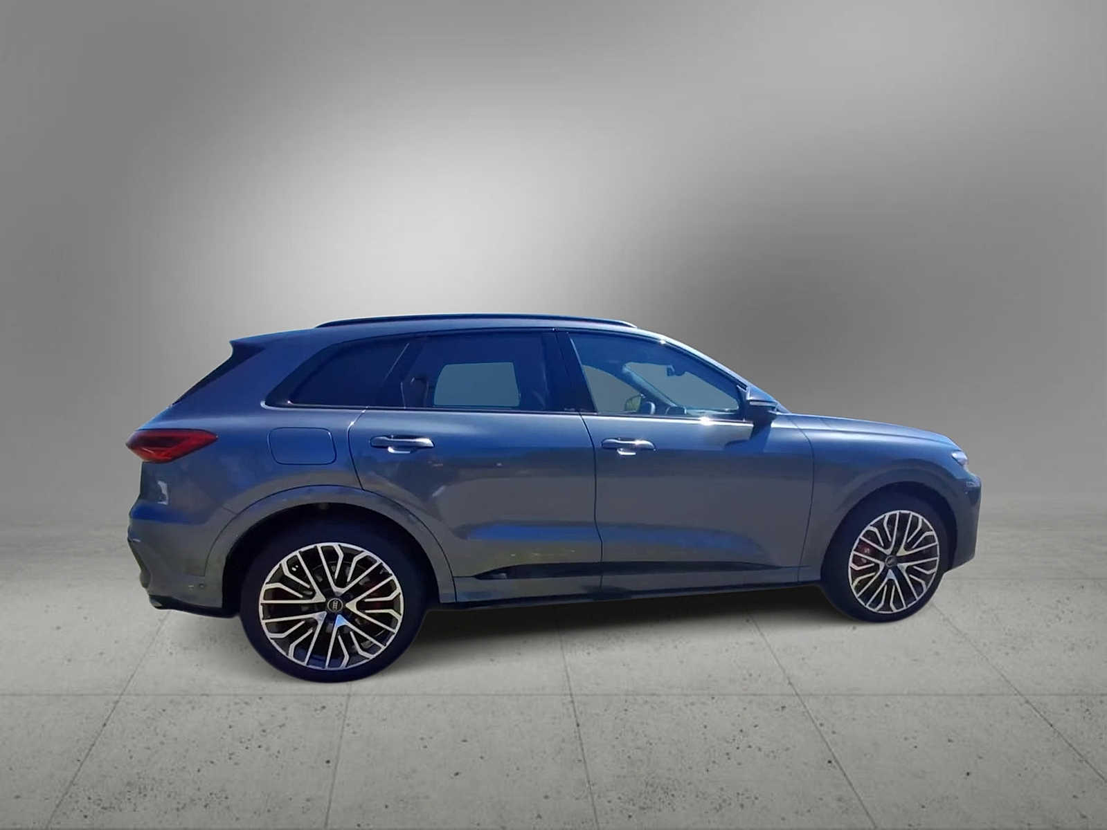 Thumbnail: 2025 Audi SQ5 - 9