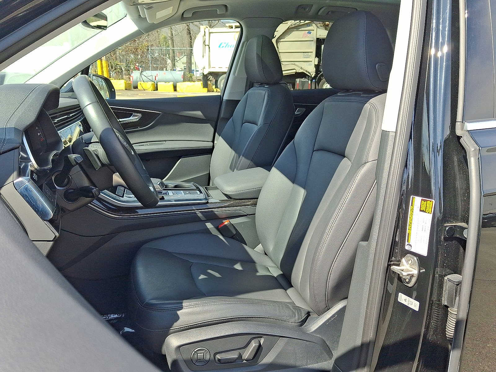 Thumbnail: 2023 Audi Q7 - 11