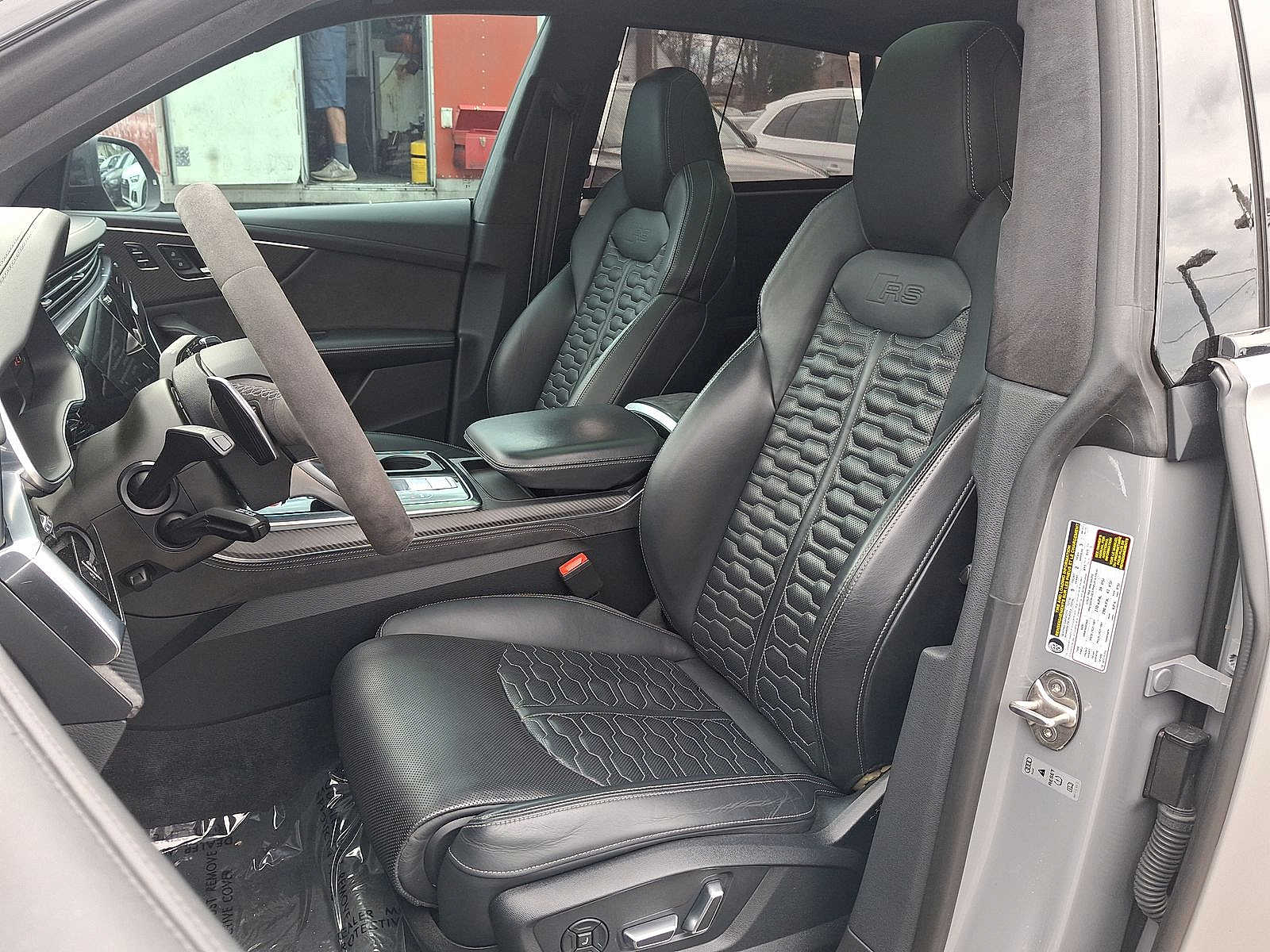 Thumbnail: 2024 Audi RS Q8 - 11