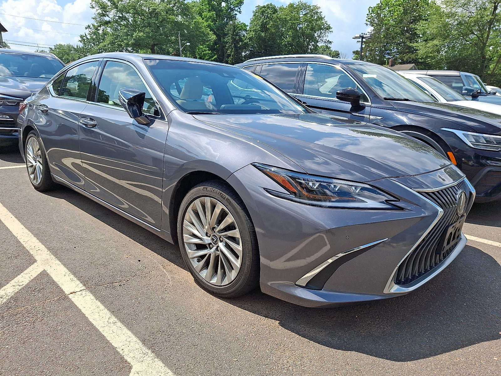 Thumbnail: 2021 Lexus ES - 2
