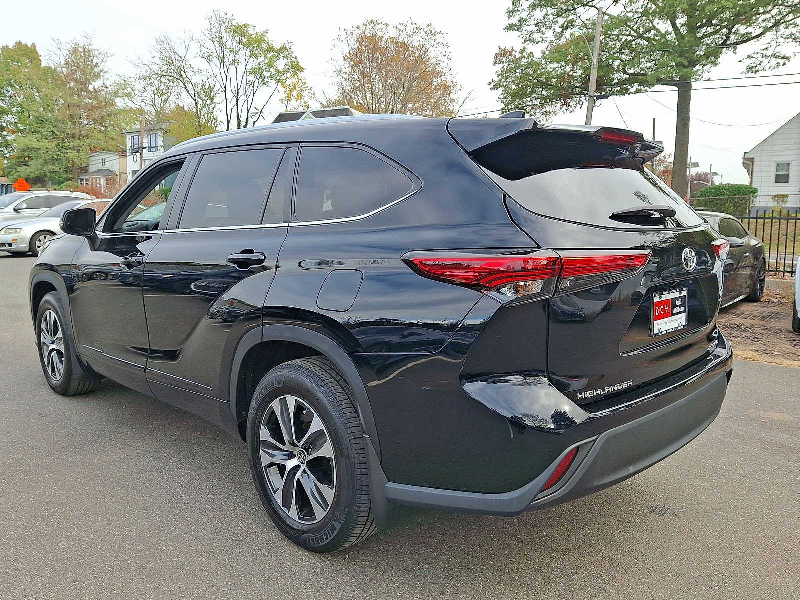 Thumbnail: 2023 Toyota Highlander - 19