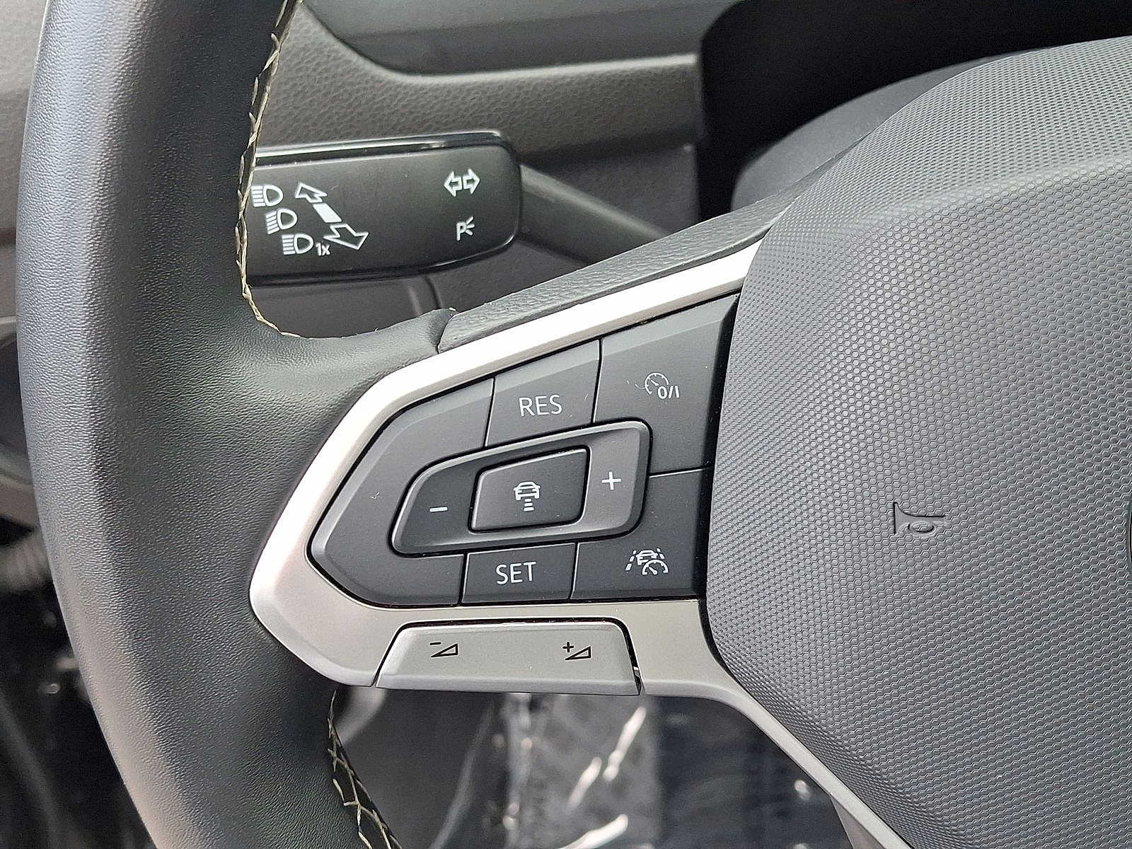 Thumbnail: 2024 Volkswagen Tiguan - 17