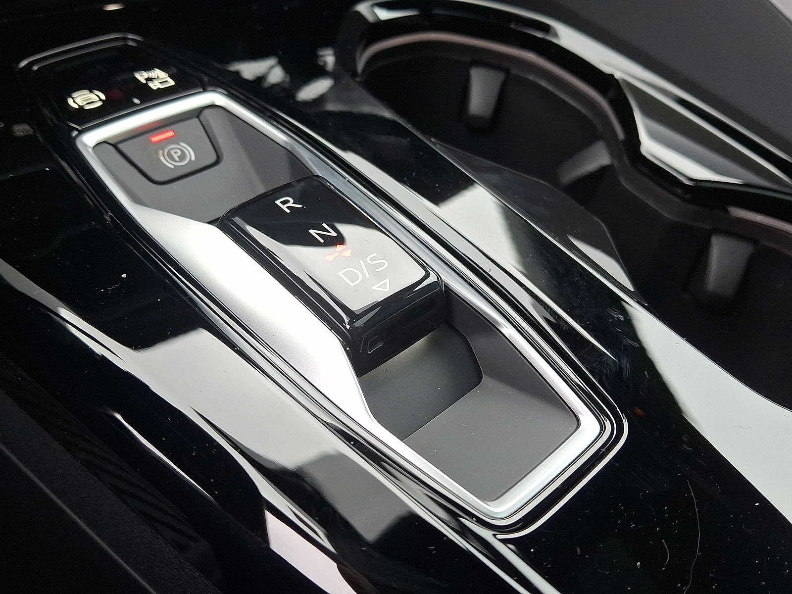 Thumbnail: 2025 Audi SQ5 - 15