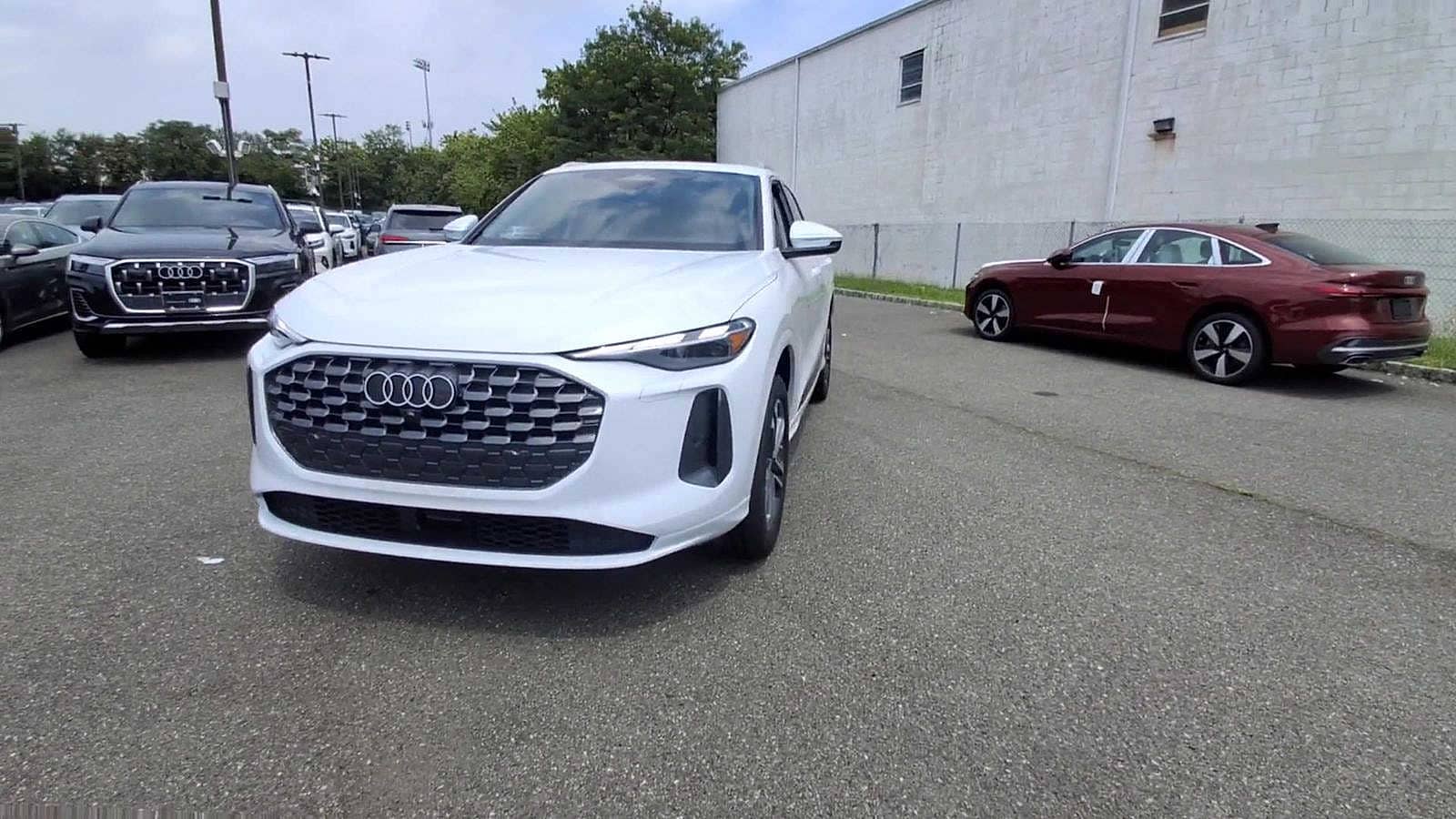 Thumbnail: 2025 Audi Q5 - 3