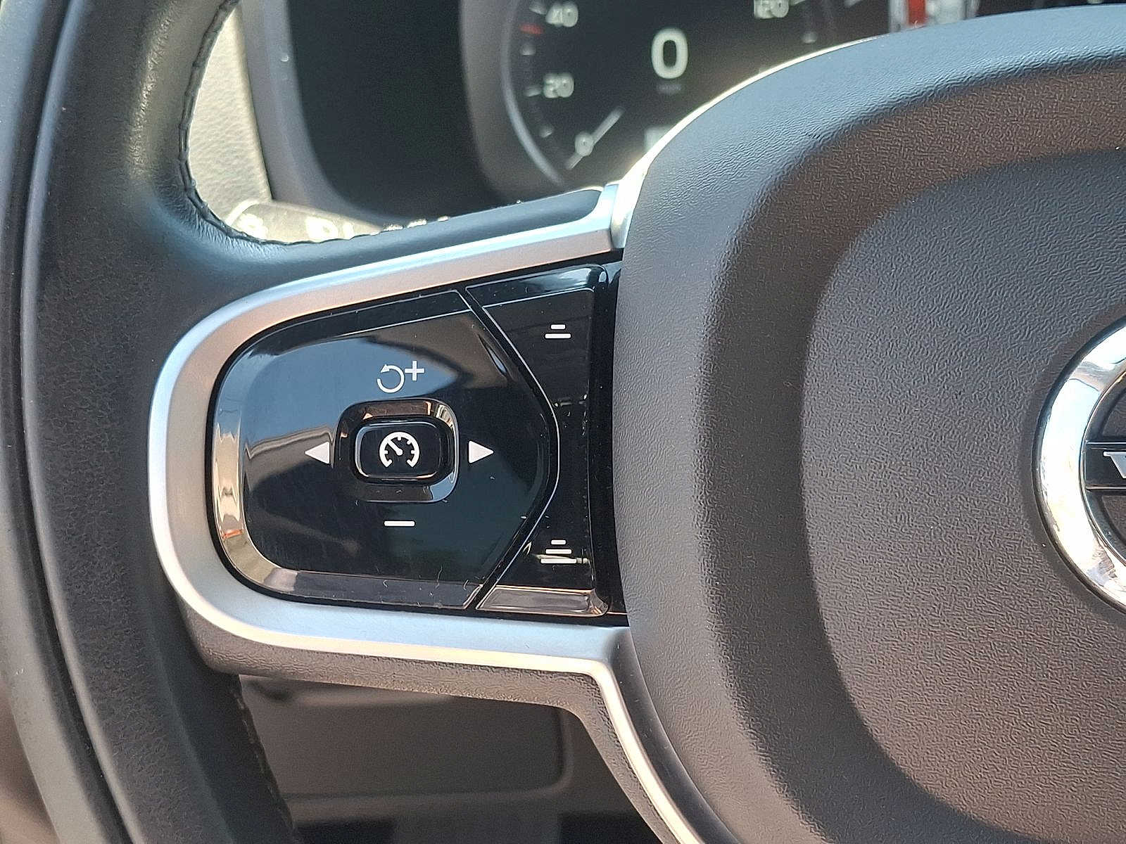Thumbnail: 2020 Volvo XC90 - 16