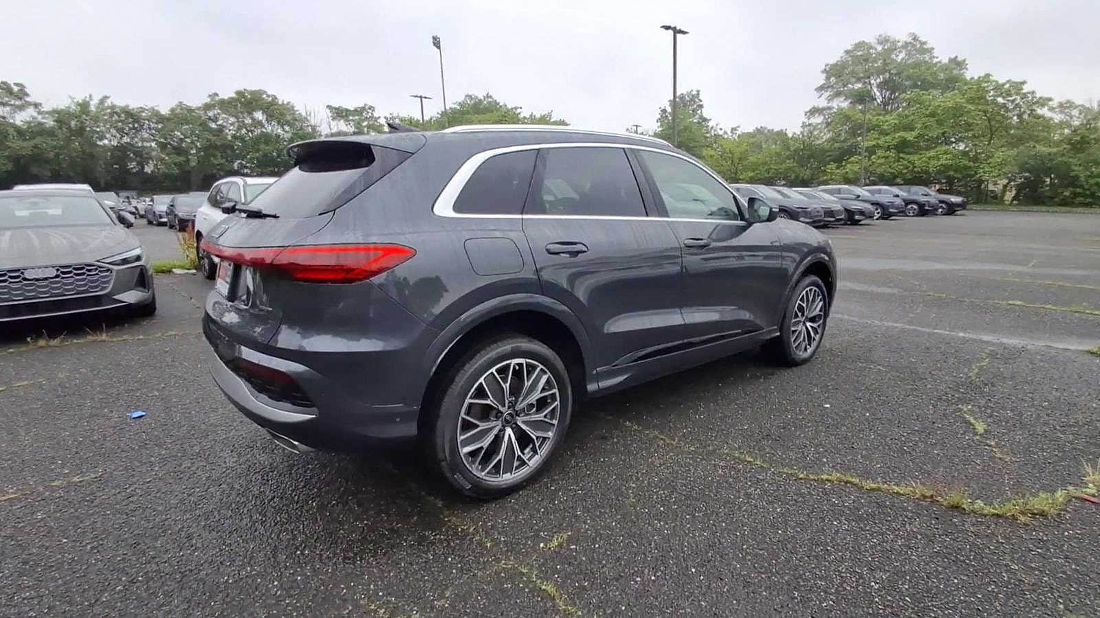 Thumbnail: 2025 Audi Q5 - 8