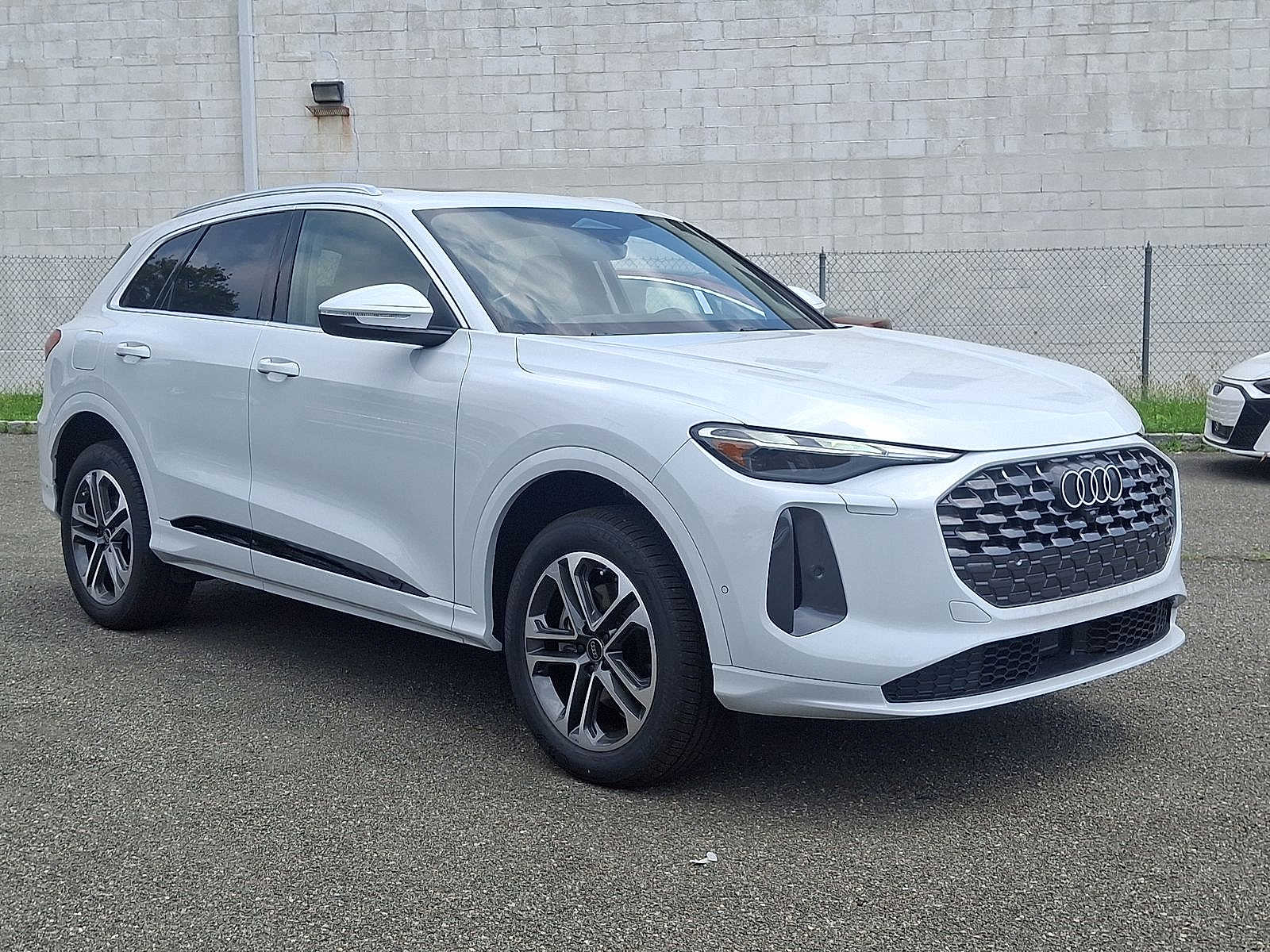 Thumbnail: 2025 Audi Q5 - 10