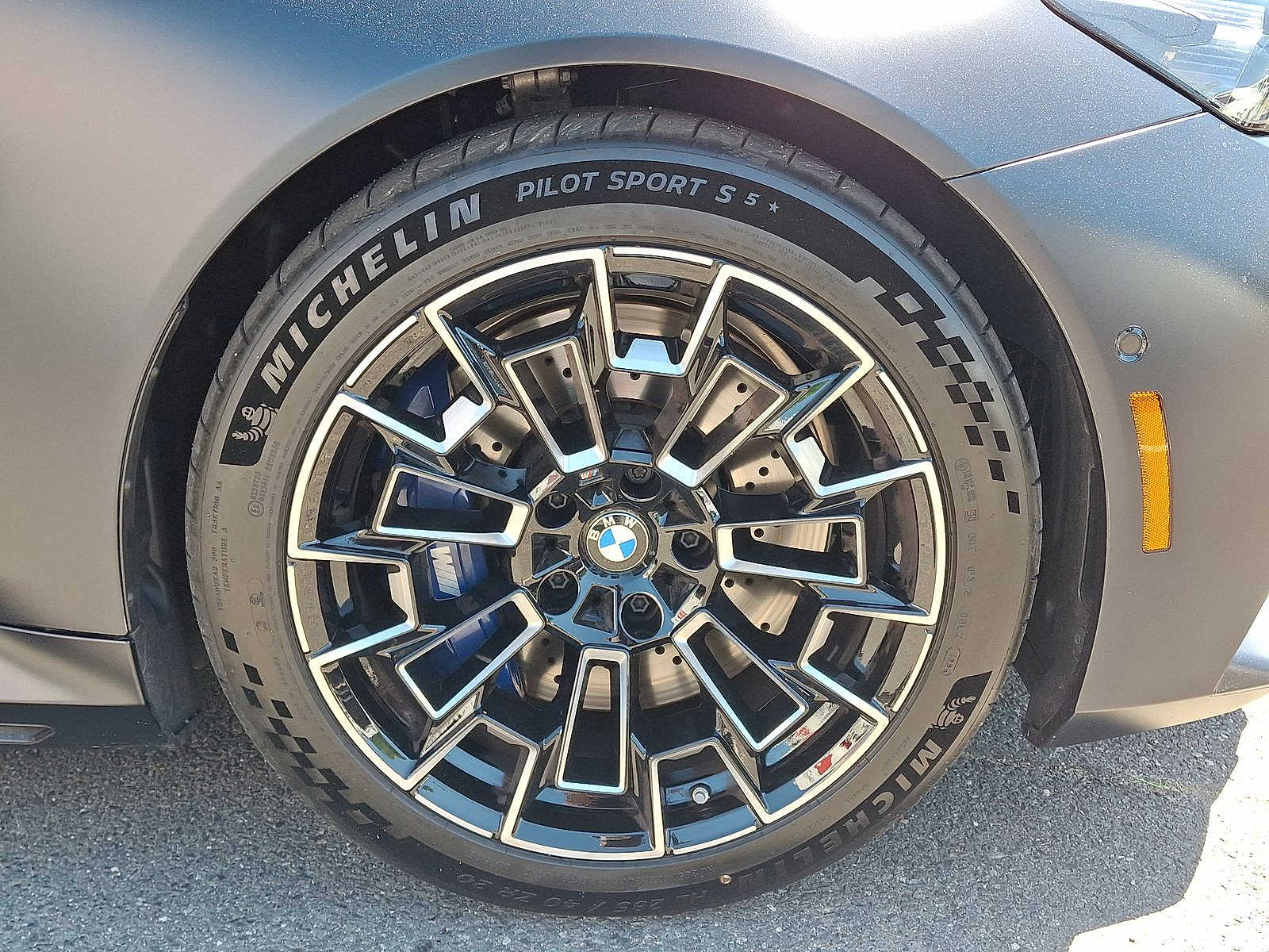 Thumbnail: 2026 BMW M5 - 32