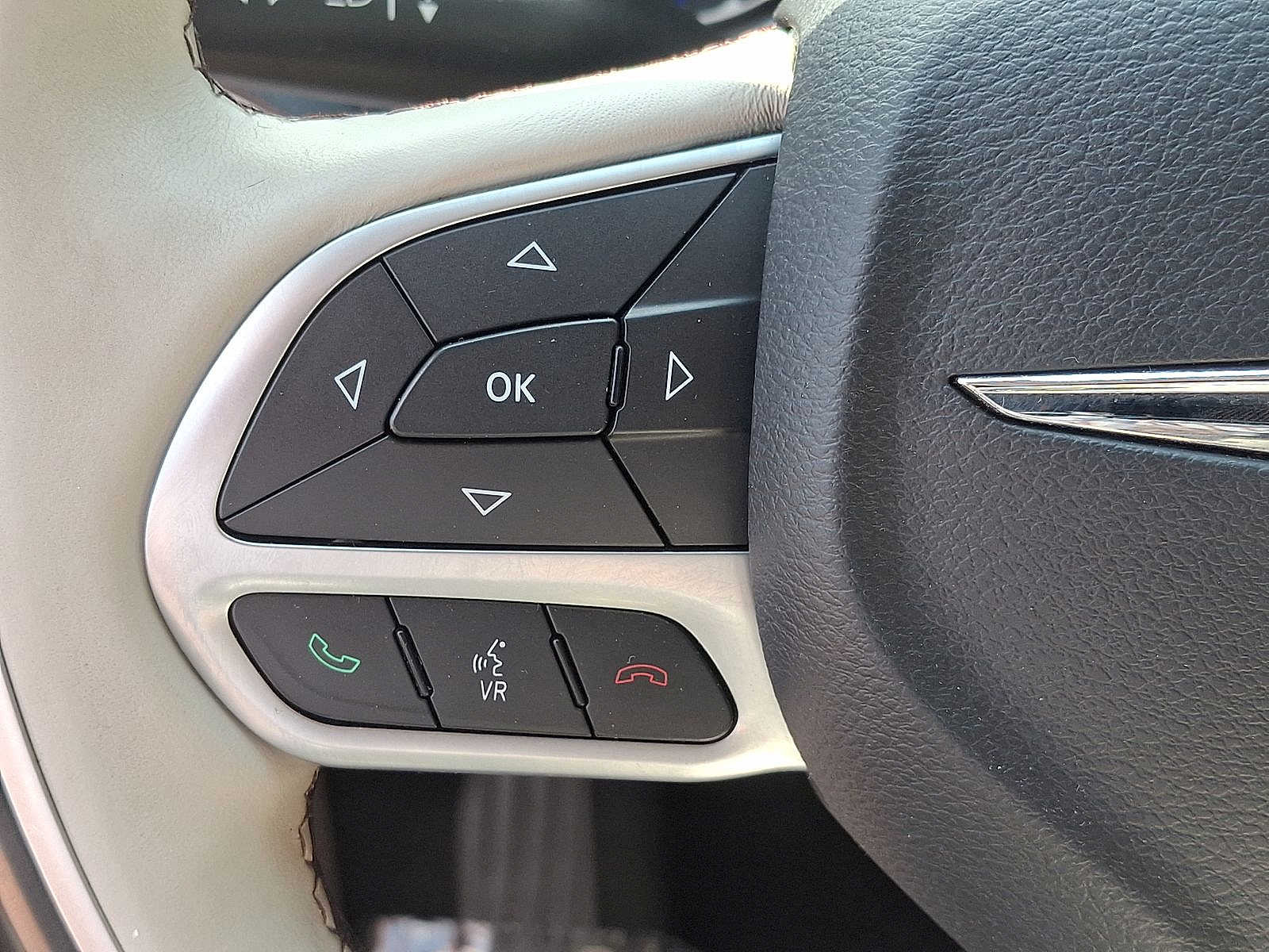 Thumbnail: 2017 Chrysler Pacifica - 17