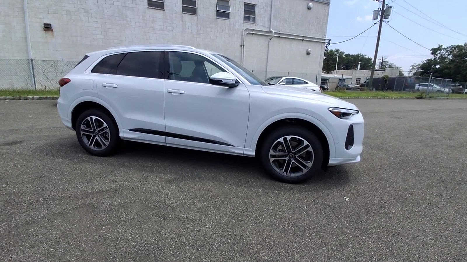 Thumbnail: 2025 Audi Q5 - 9