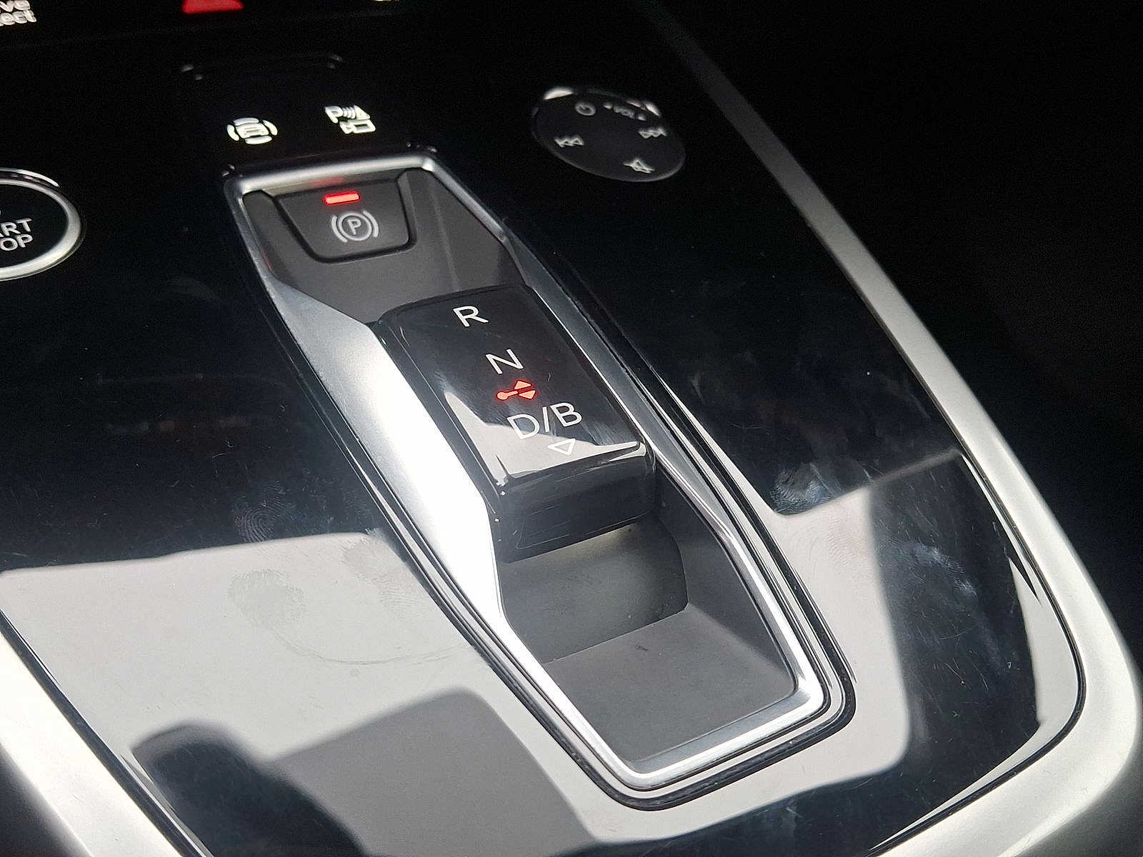 Thumbnail: 2022 Audi Q4 e-tron - 12