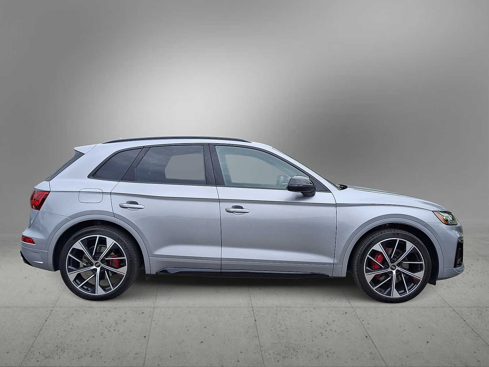 Thumbnail: 2023 Audi SQ5 - 8