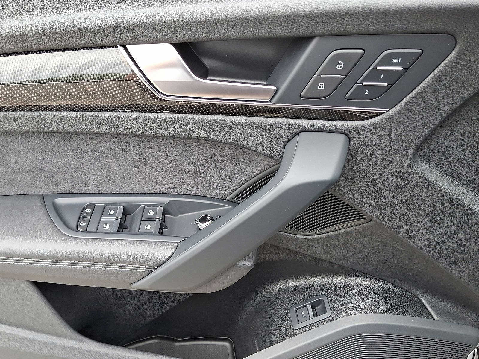 Thumbnail: 2023 Audi SQ5 - 9