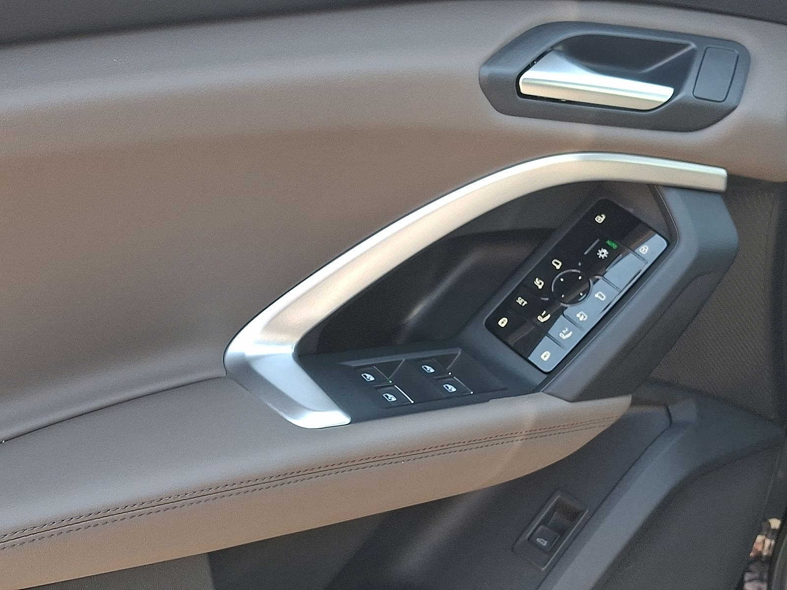 Thumbnail: 2025 Audi Q5 - 10