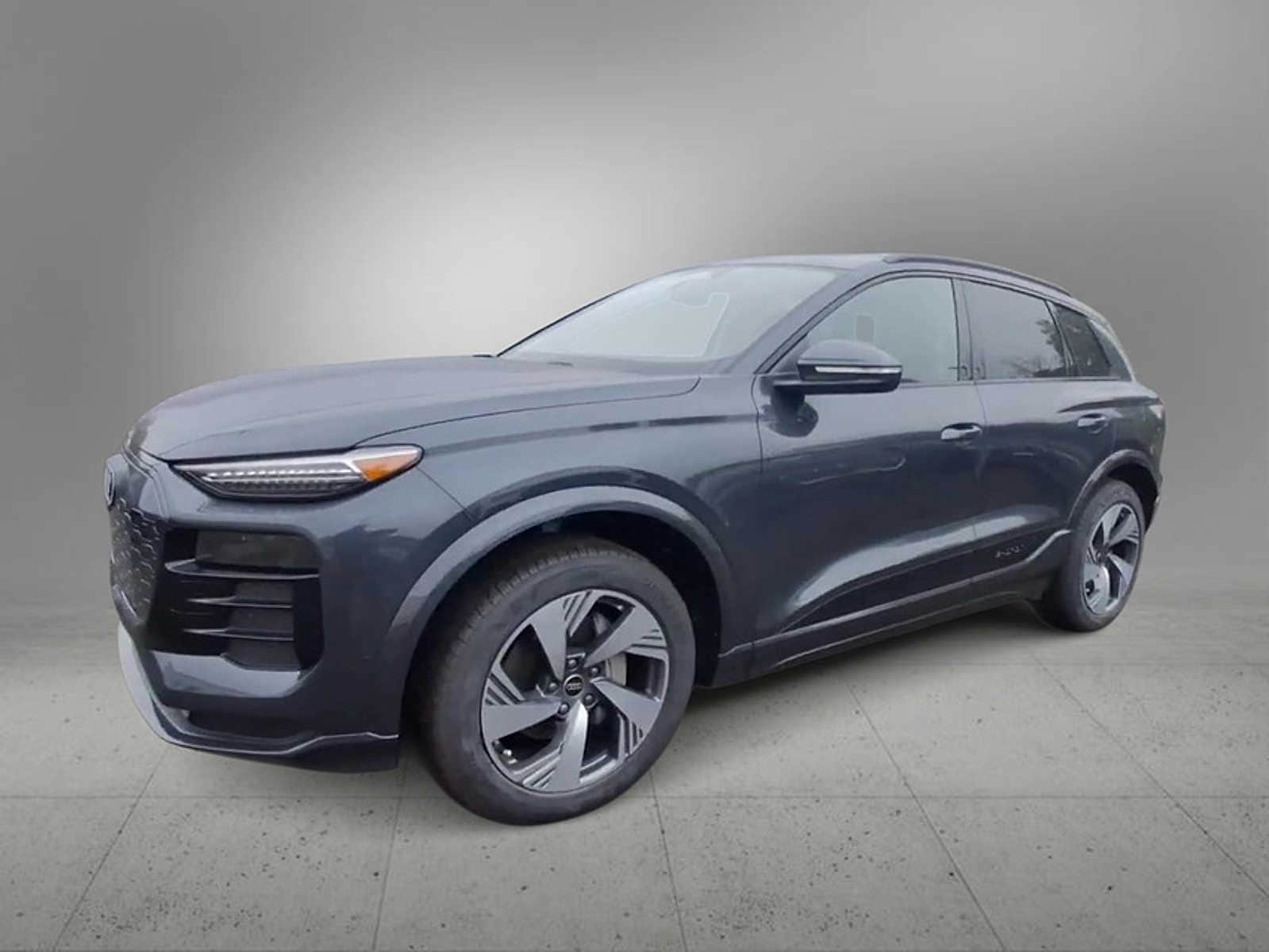 Thumbnail: 2025 Audi Q6 e-tron - 4
