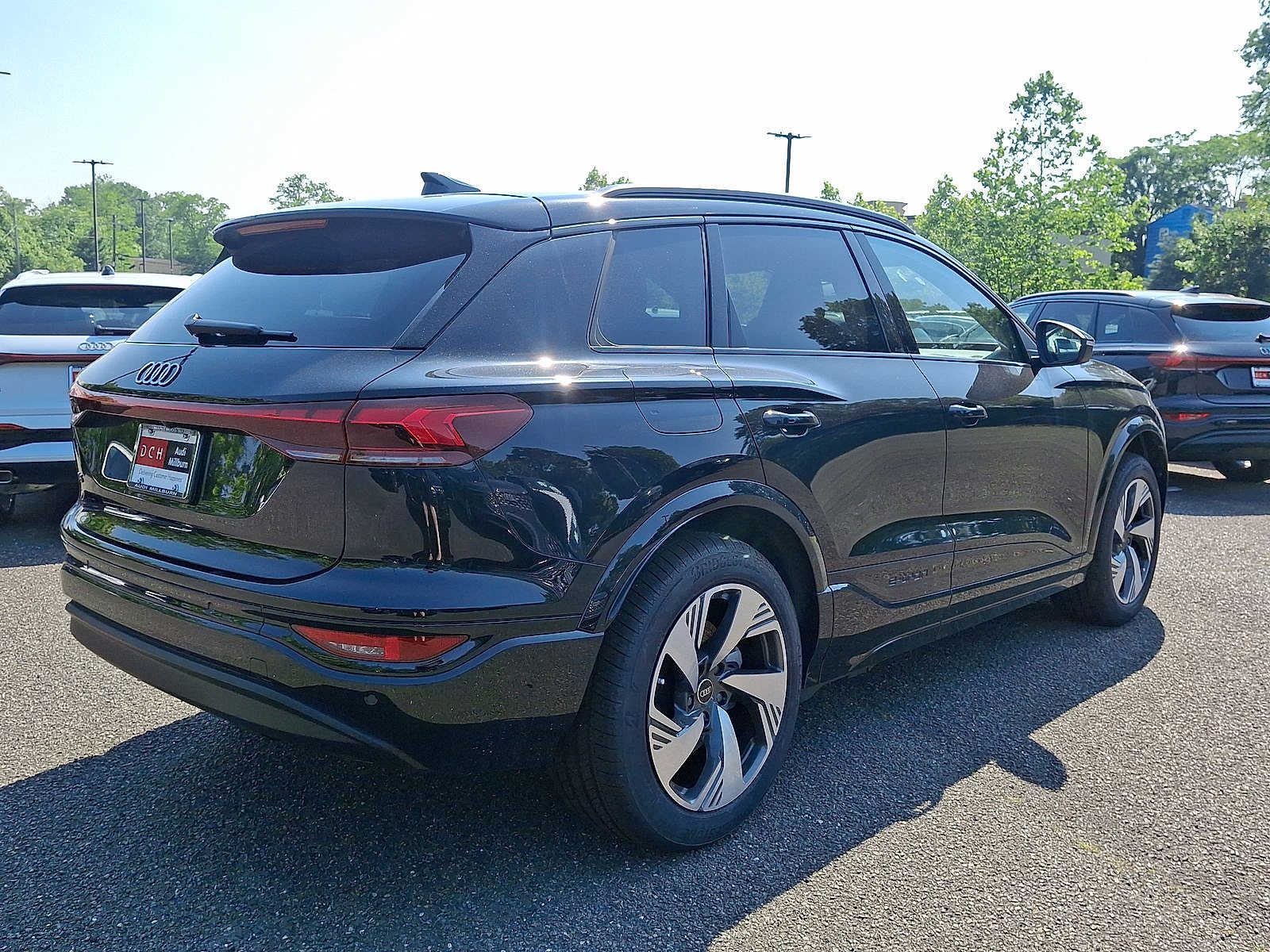Thumbnail: 2025 Audi Q6 e-tron - 12