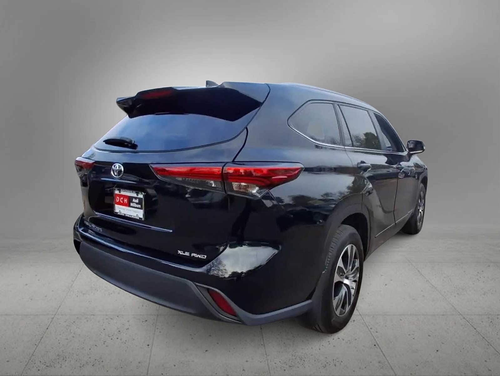 Thumbnail: 2023 Toyota Highlander - 7