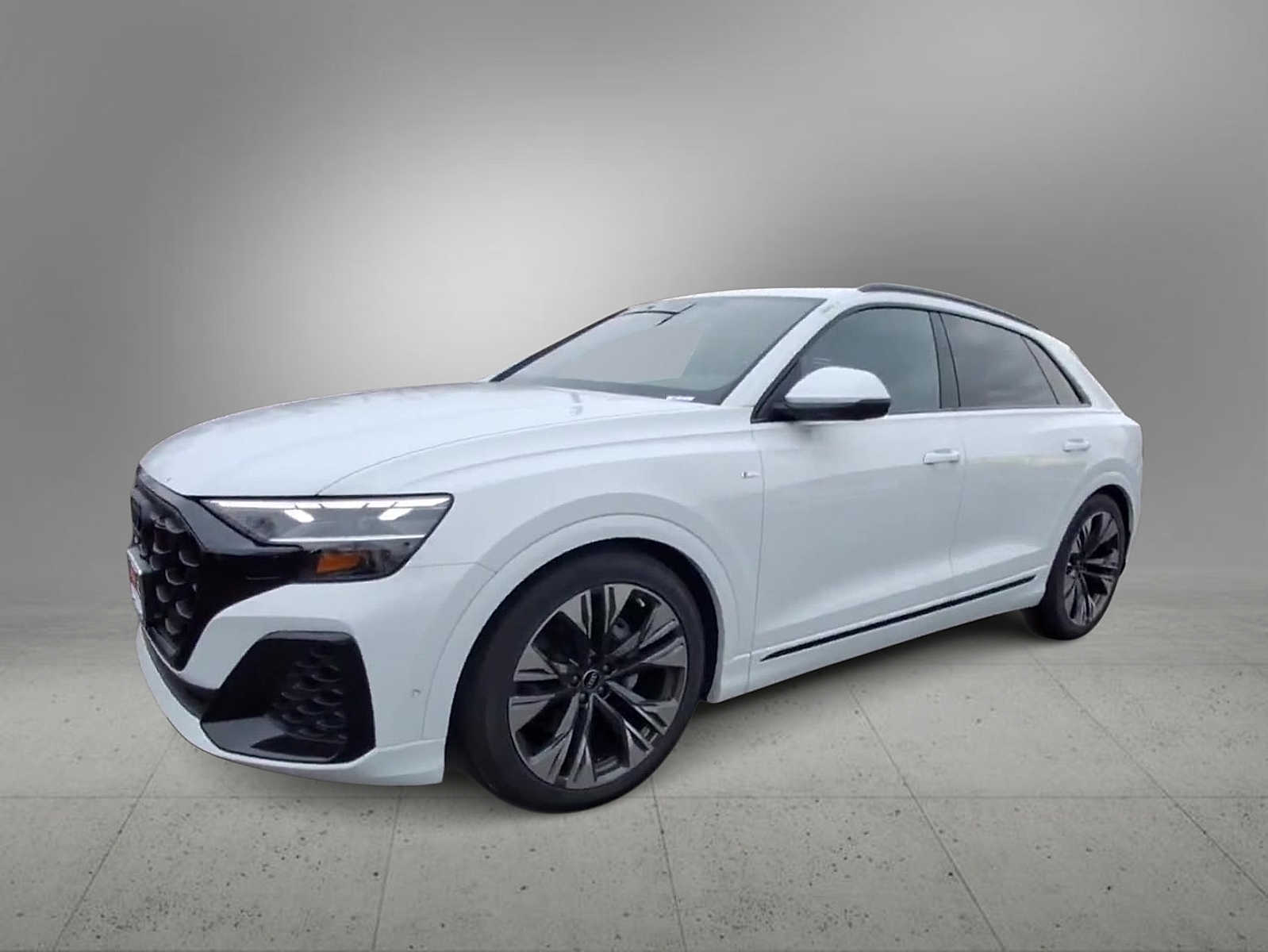 Thumbnail: 2026 Audi Q8 - 4