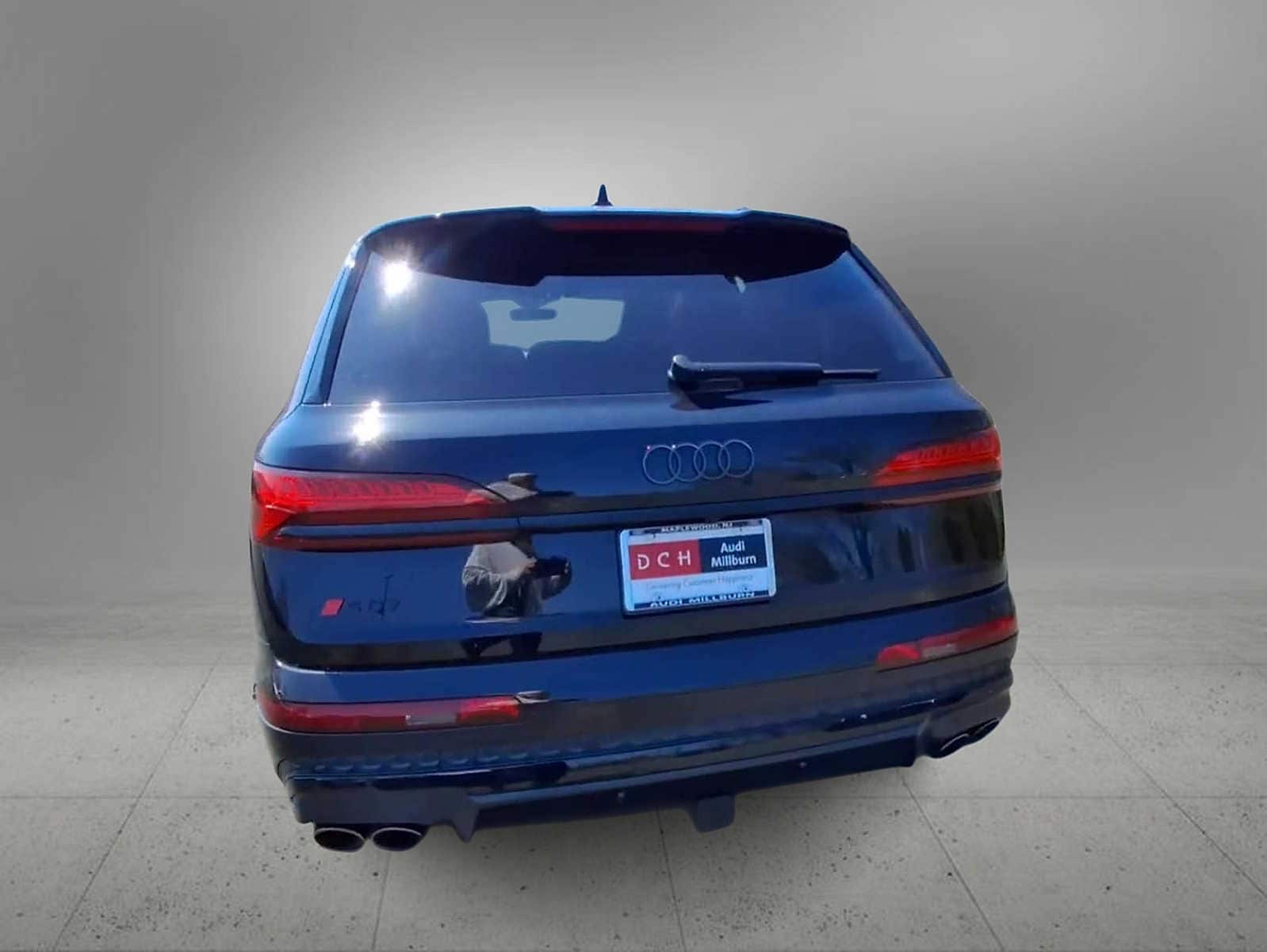 Thumbnail: 2026 Audi SQ7 - 7