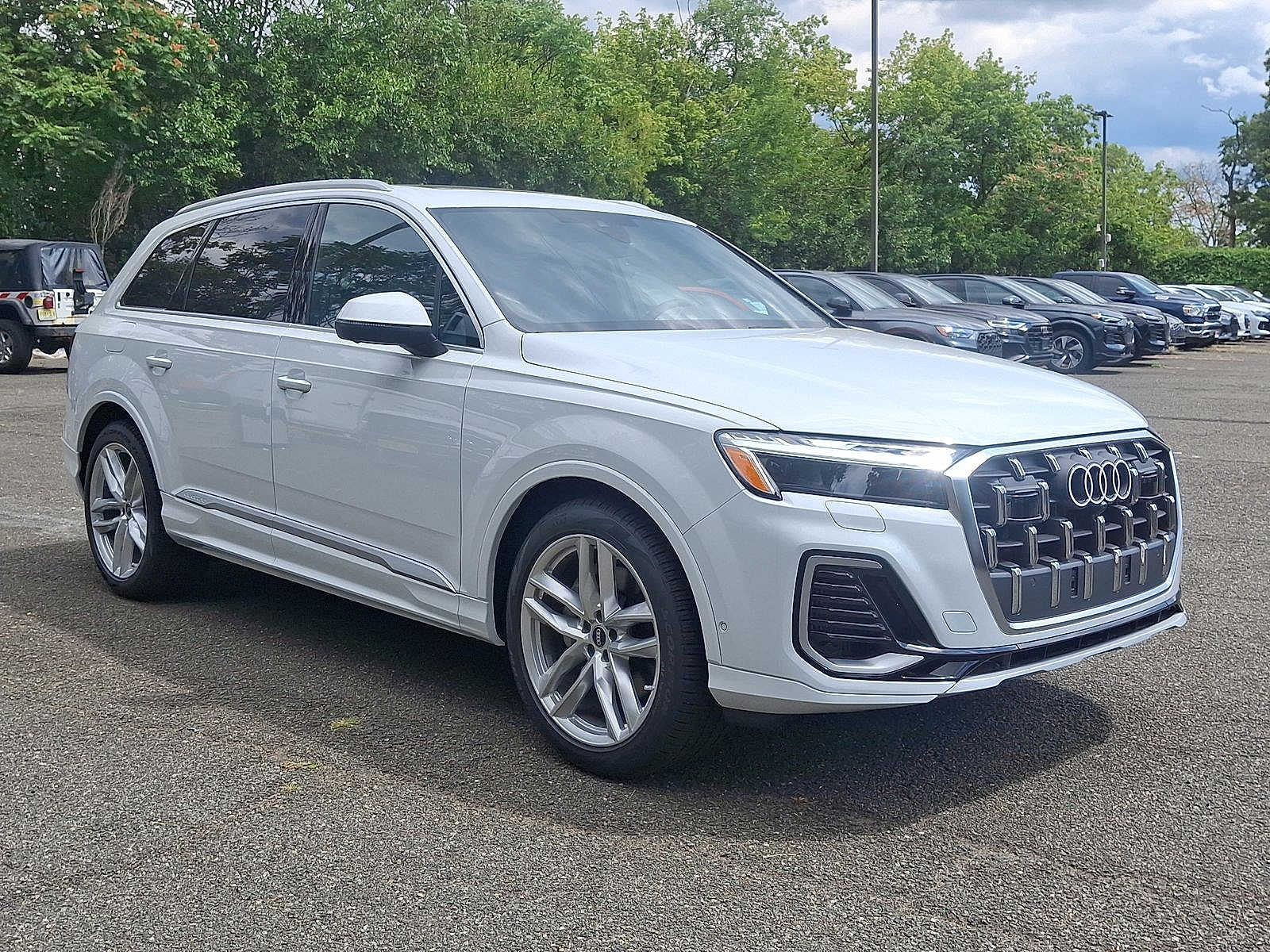 Thumbnail: 2025 Audi Q7 - 10