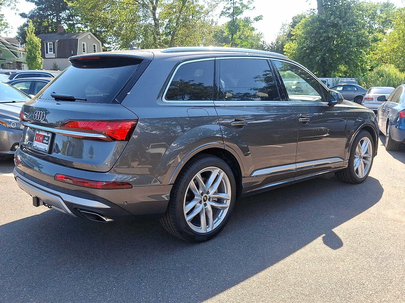 Thumbnail: 2025 Audi Q7 - 12