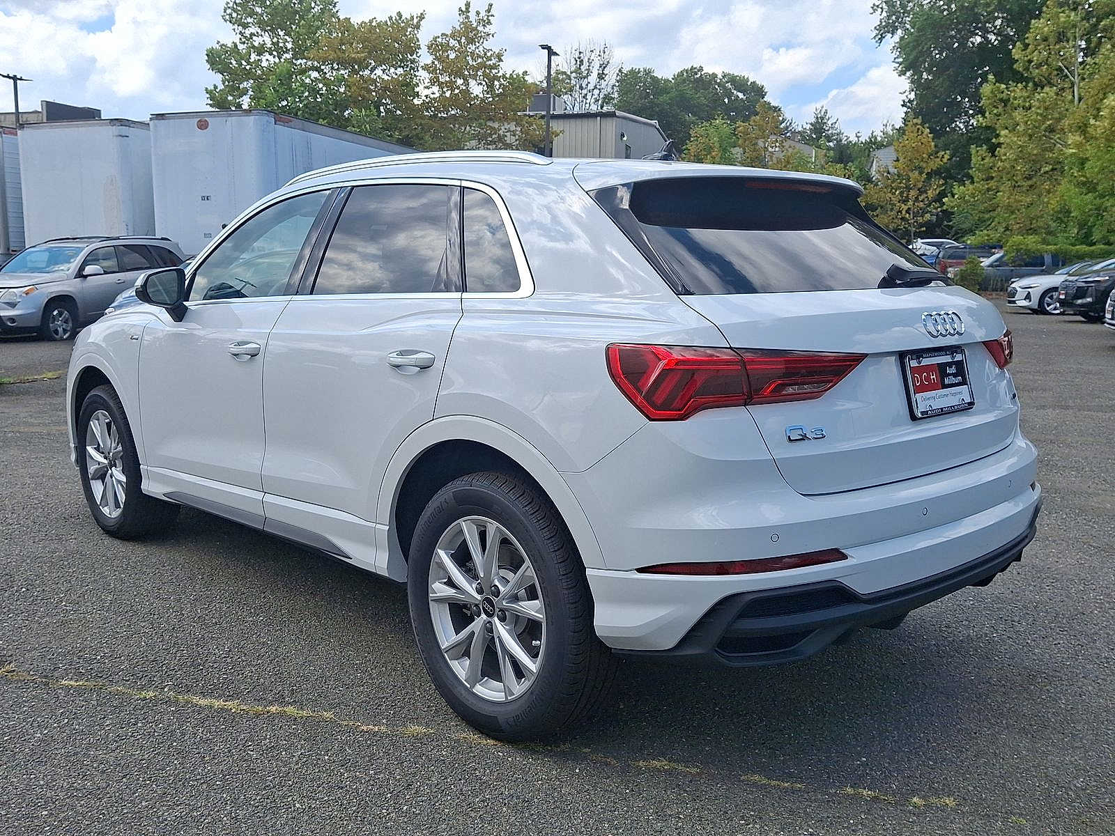 Thumbnail: 2025 Audi Q3 - 11