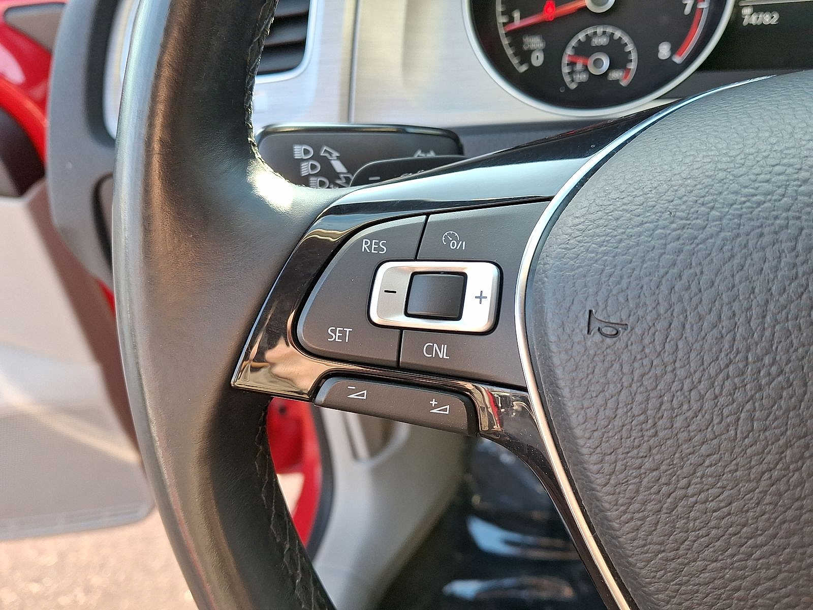 Thumbnail: 2016 Volkswagen Golf - 17