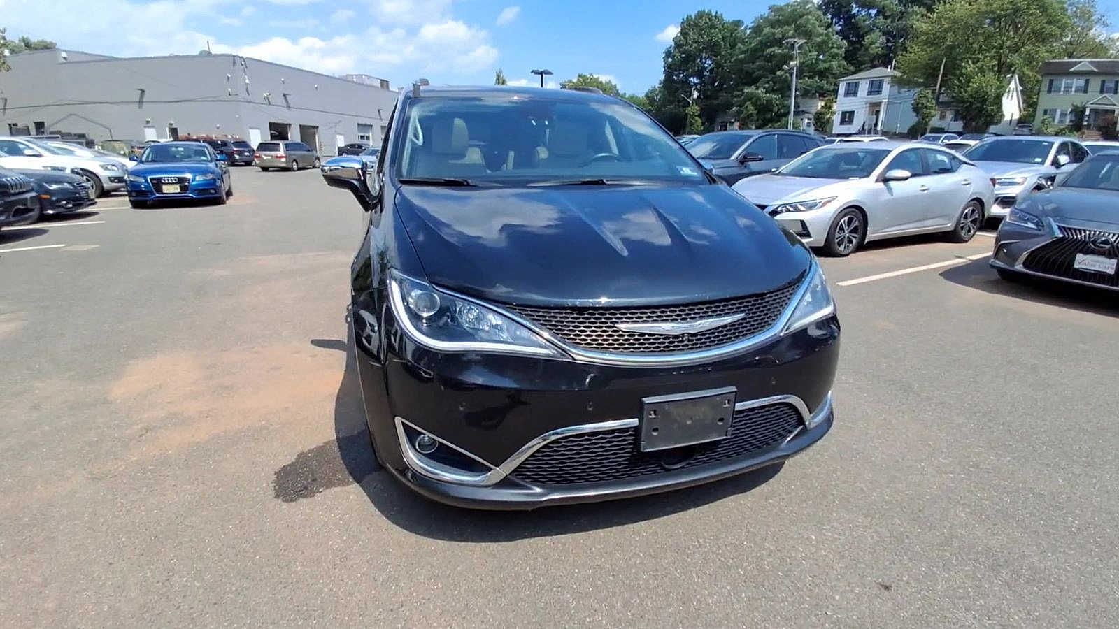 Thumbnail: 2017 Chrysler Pacifica - 3