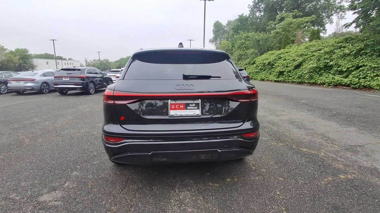 Thumbnail: 2025 Audi SQ6 e-tron - 7