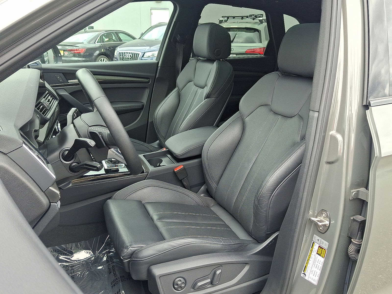 Thumbnail: 2023 Audi SQ5 - 10