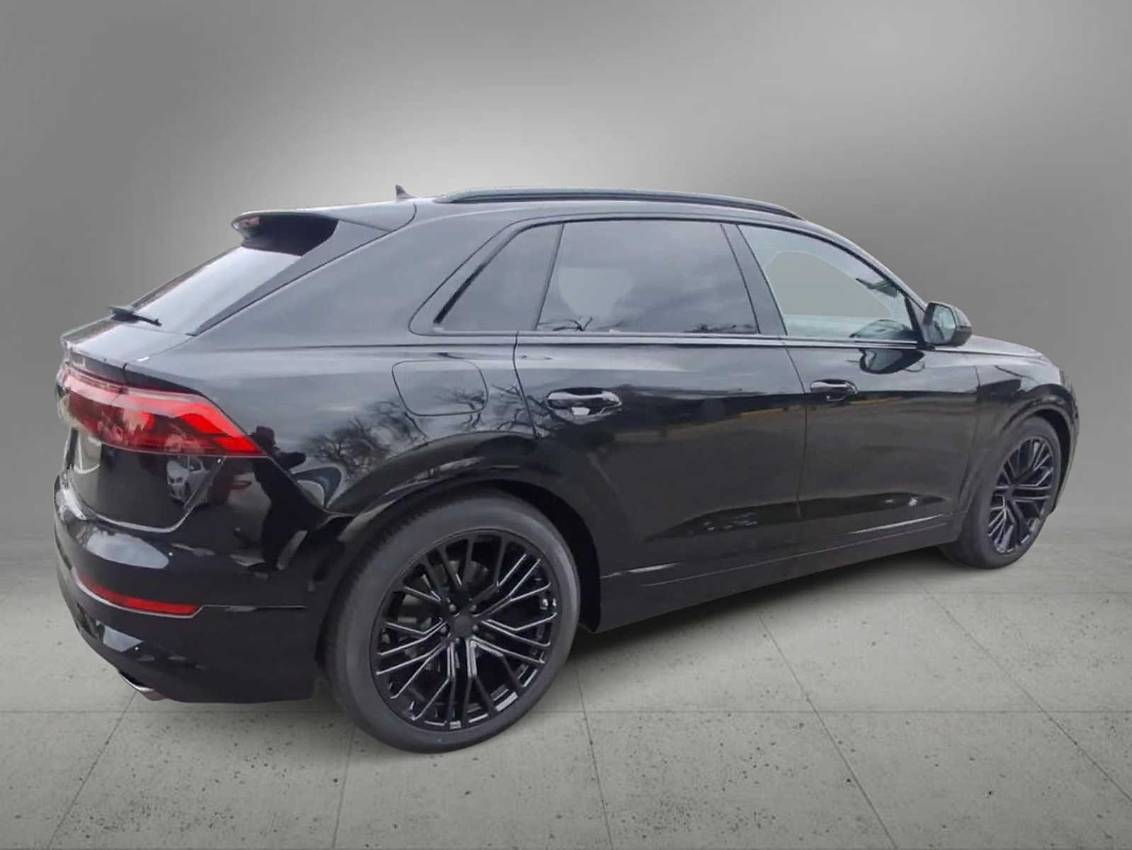 Thumbnail: 2026 Audi SQ8 - 8