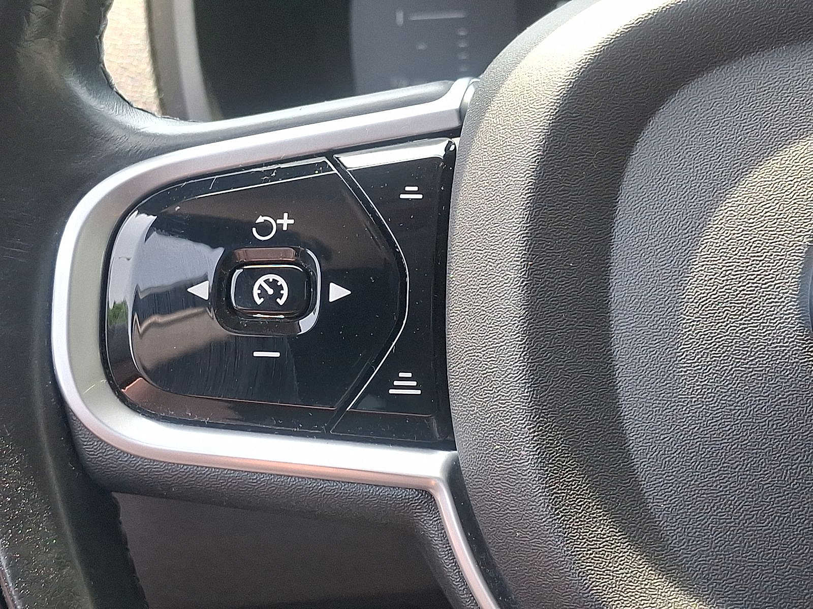 Thumbnail: 2018 Volvo XC90 - 17