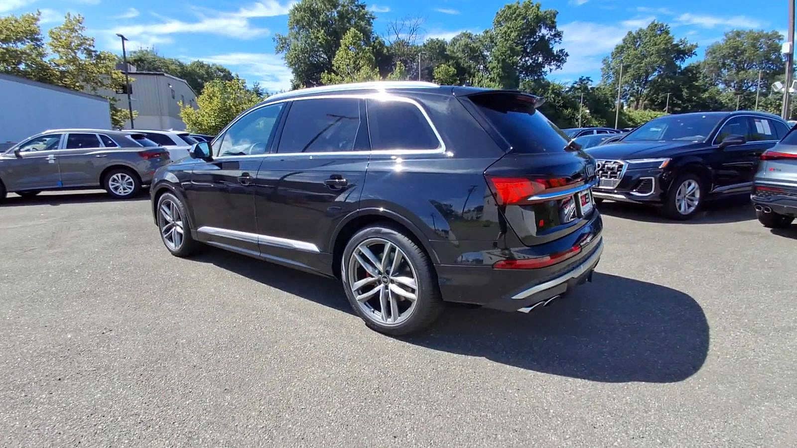Thumbnail: 2025 Audi SQ7 - 6