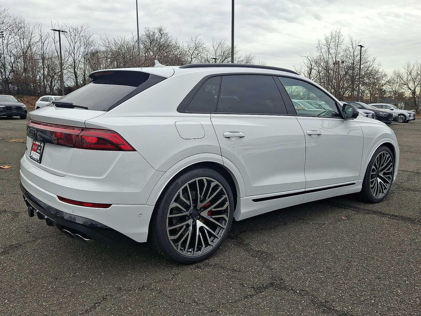 Thumbnail: 2026 Audi SQ8 - 11